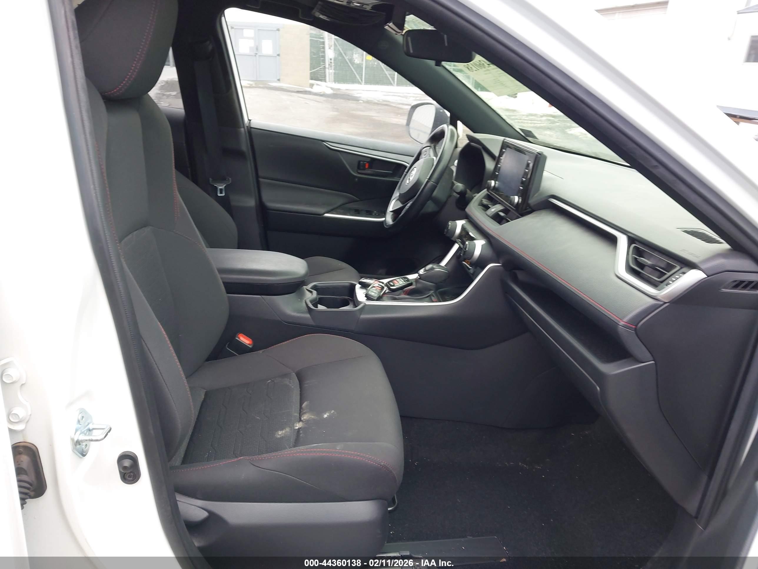 TOYOTA RAV4 image 5
