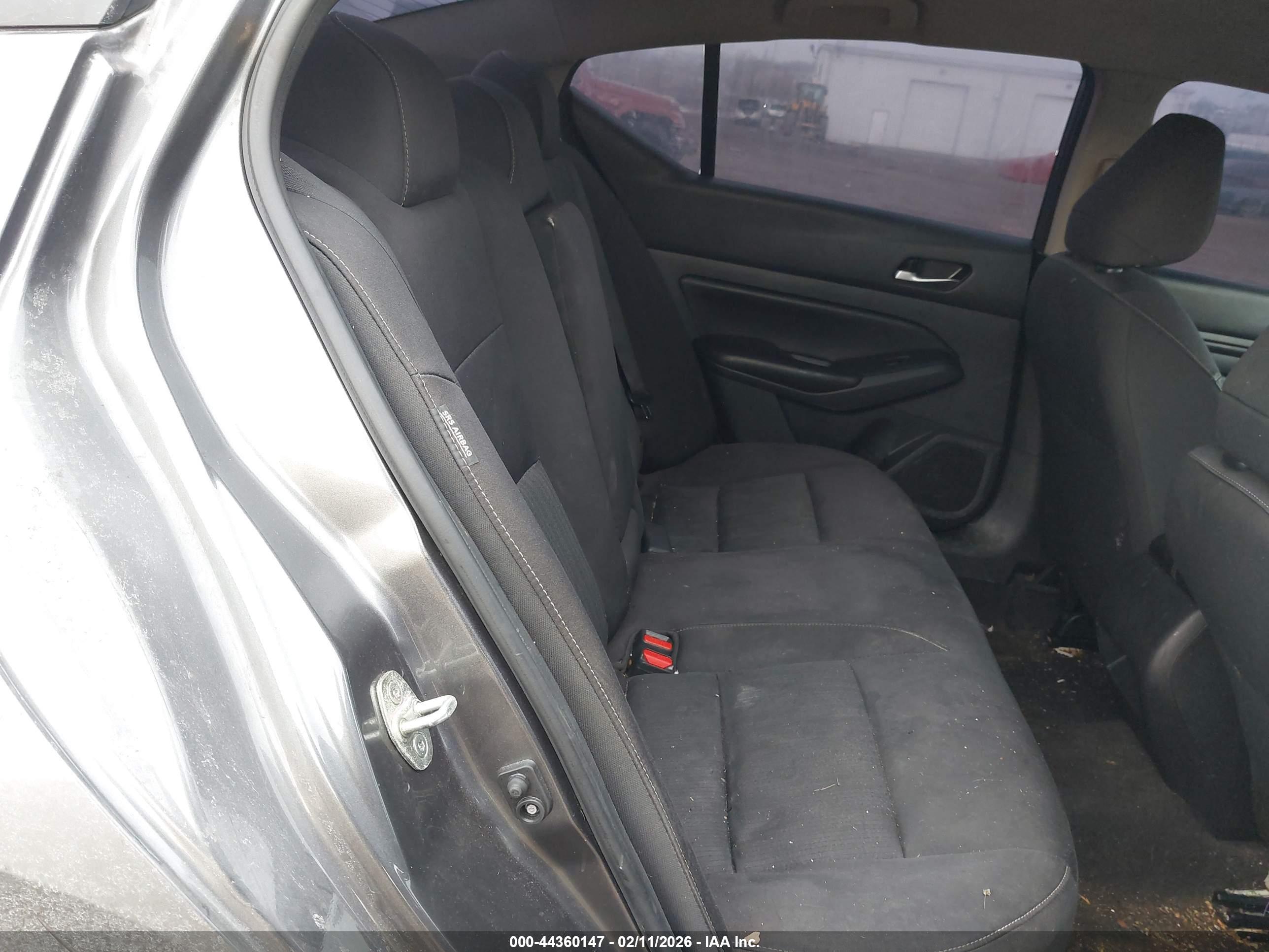 NISSAN ALTIMA image 8