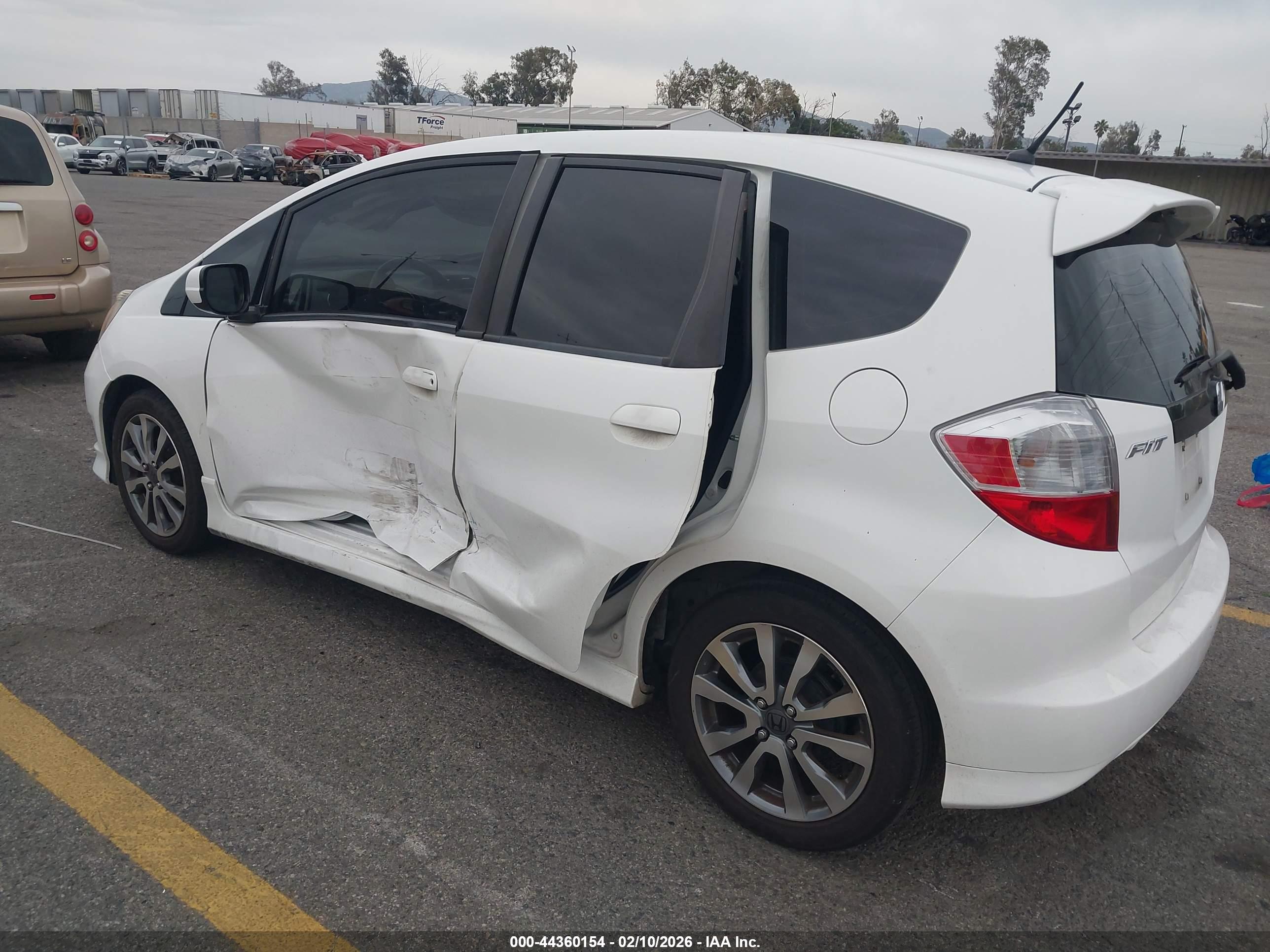 HONDA FIT image 6