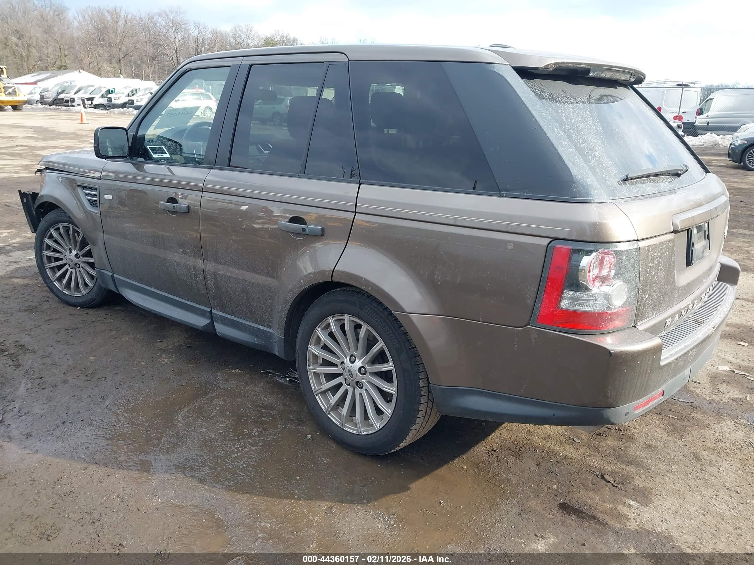 LAND ROVER image 3