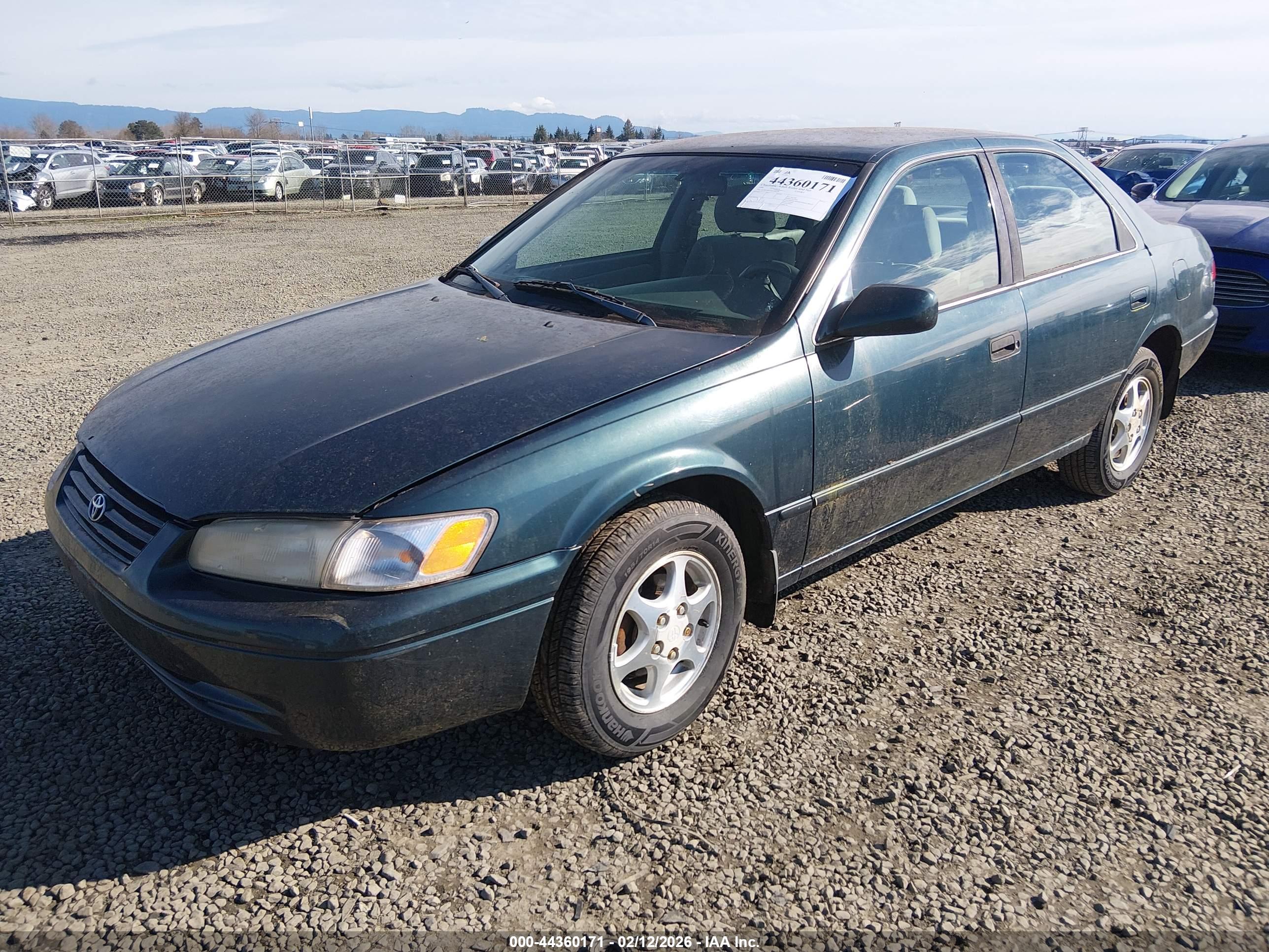 TOYOTA CAMRY image 2