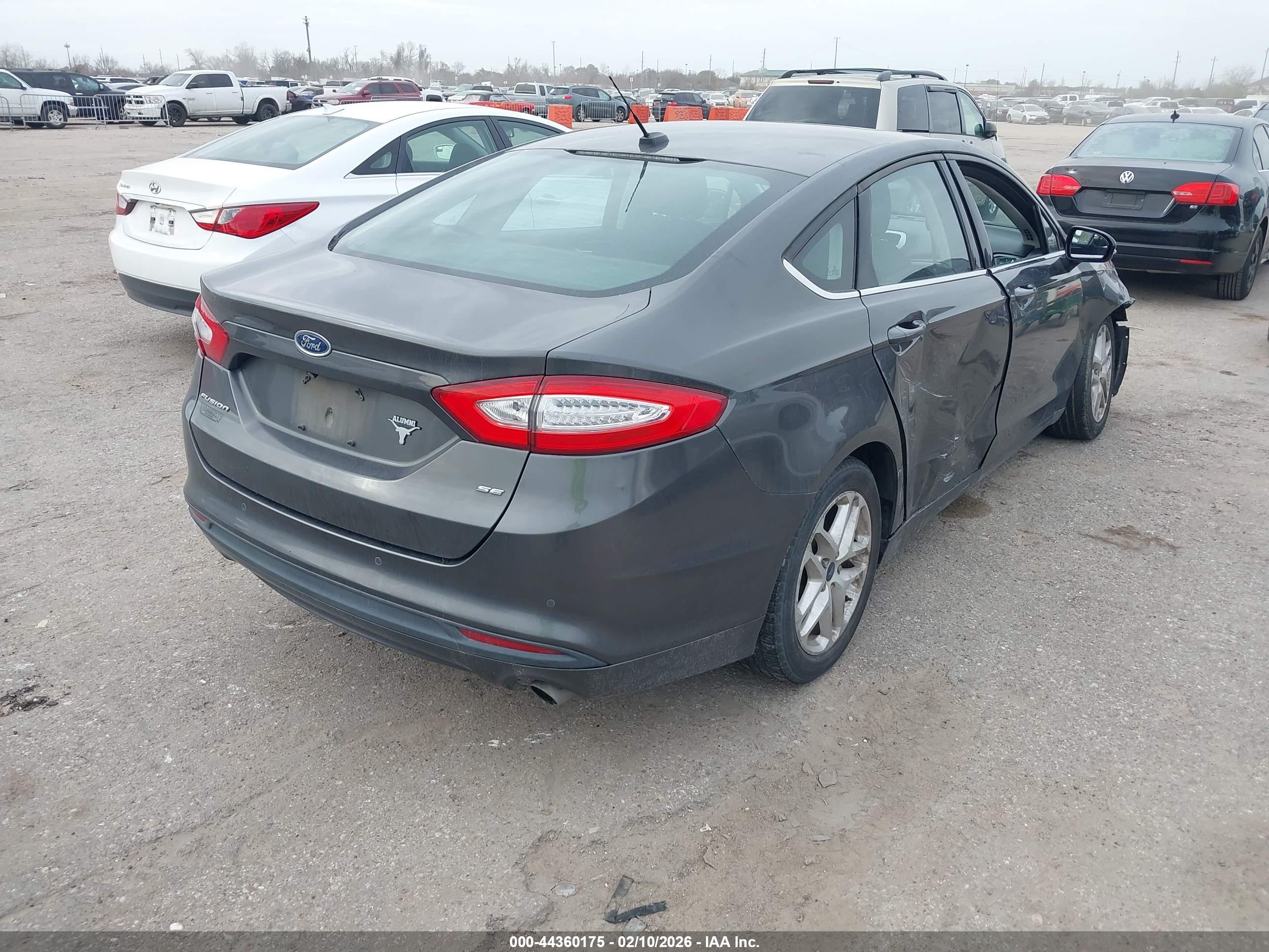 FORD FUSION image 4