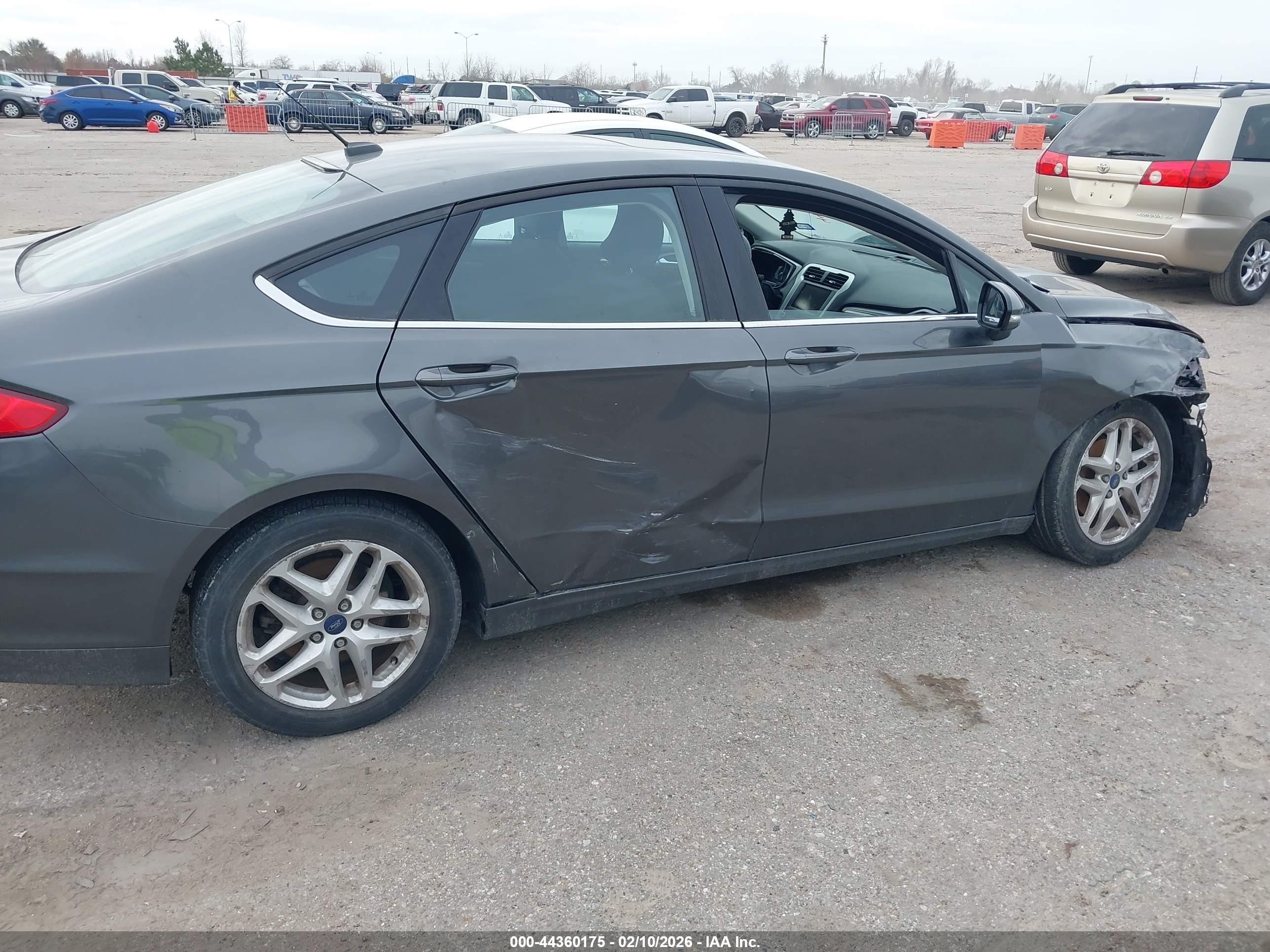 FORD FUSION image 6