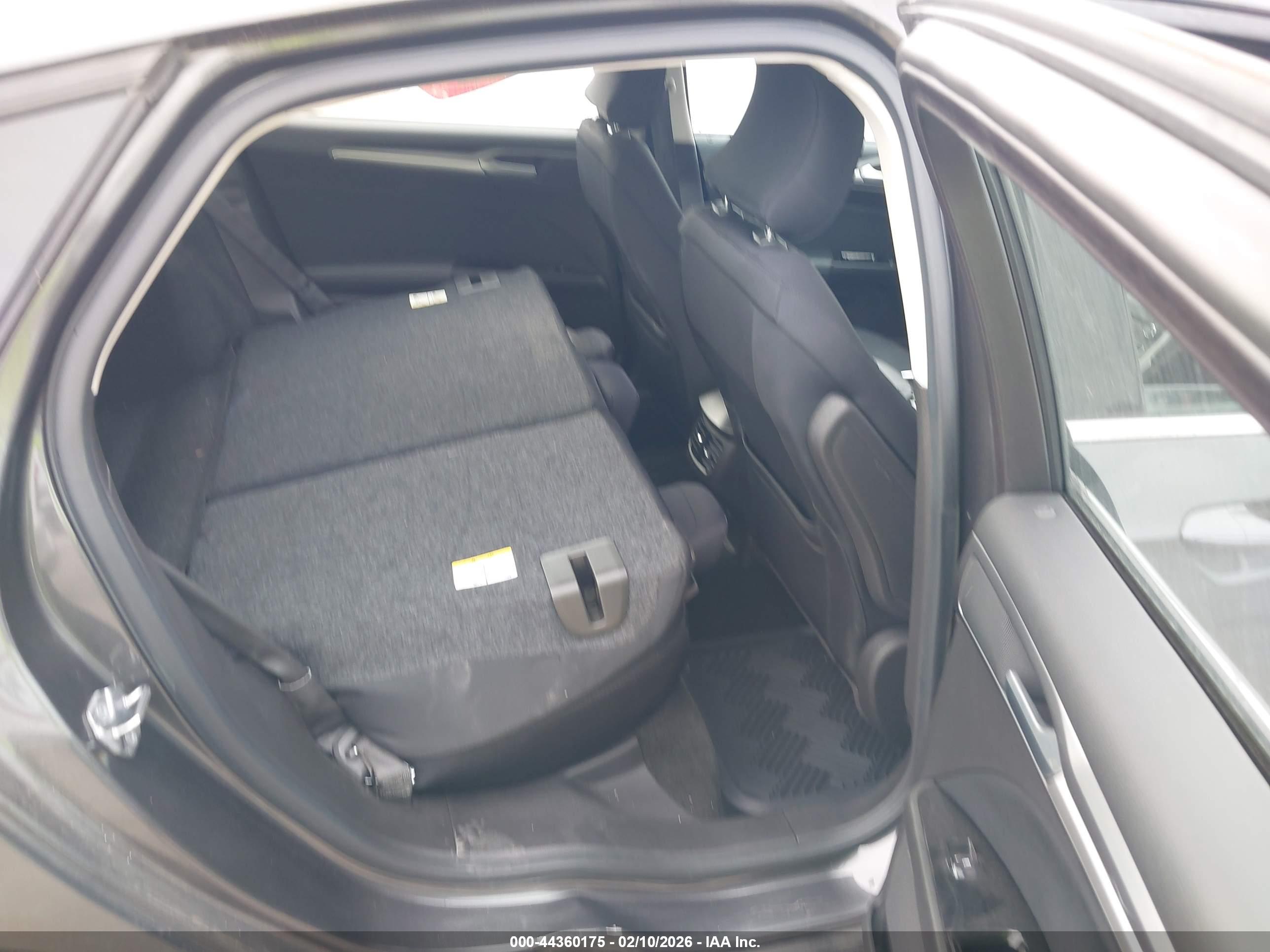 FORD FUSION image 8