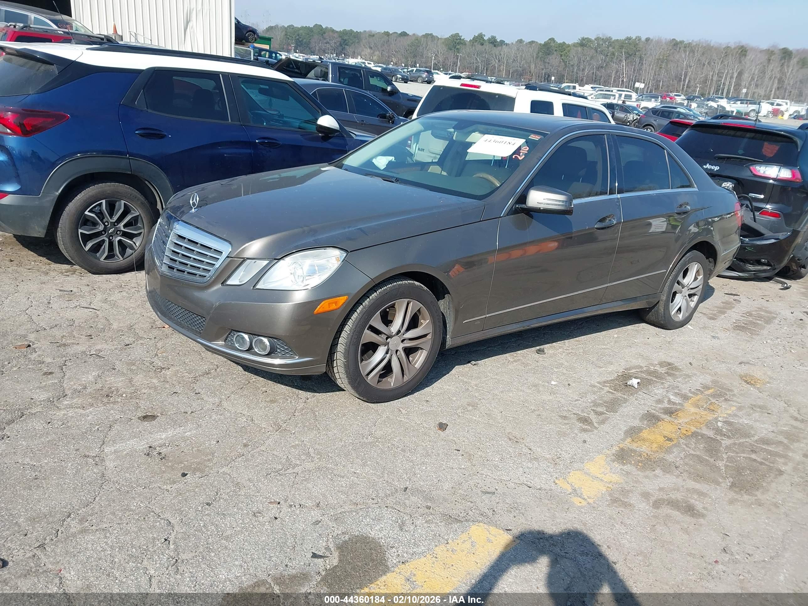 MERCEDES-BENZ E image 2