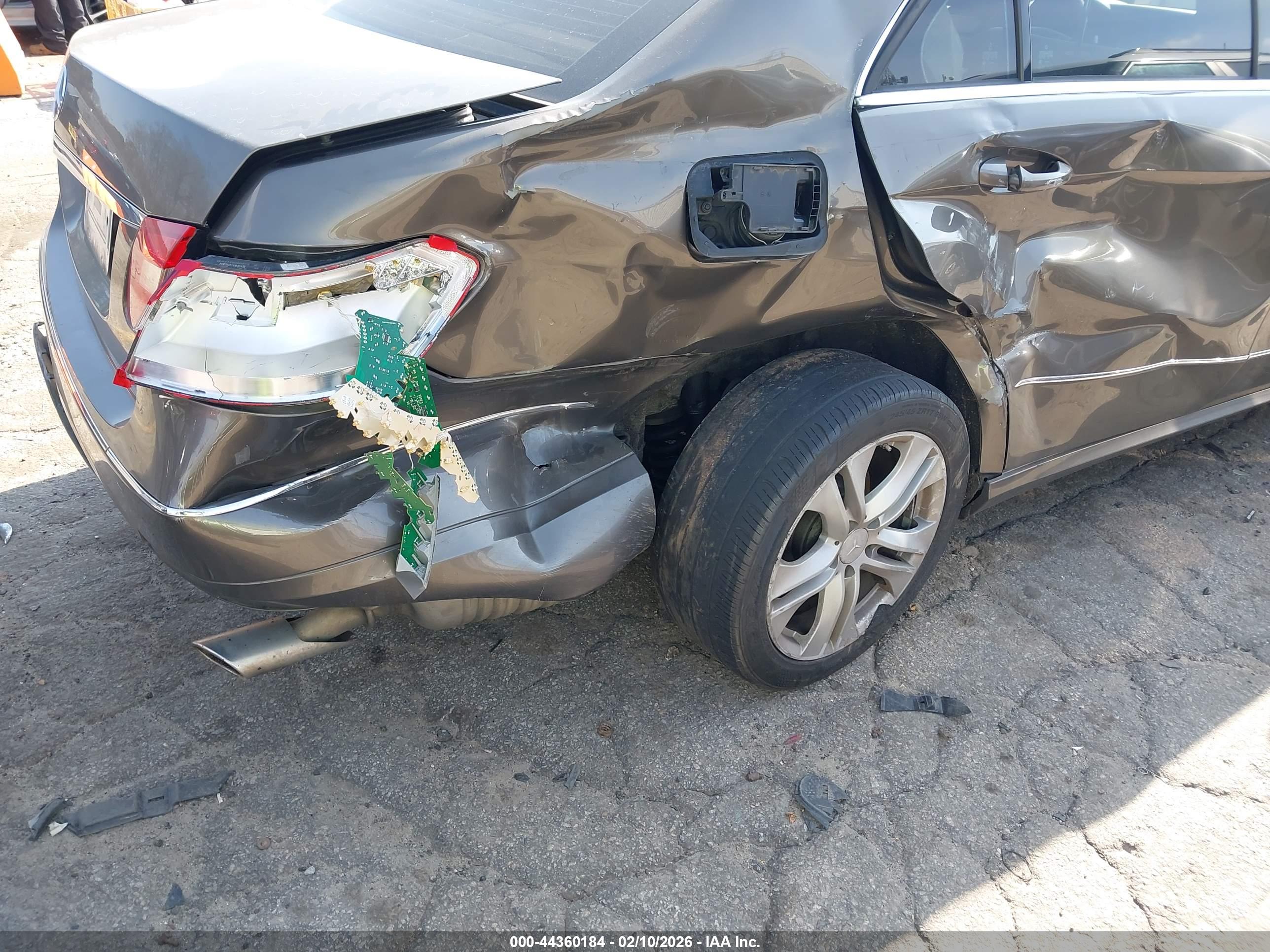MERCEDES-BENZ E image 6