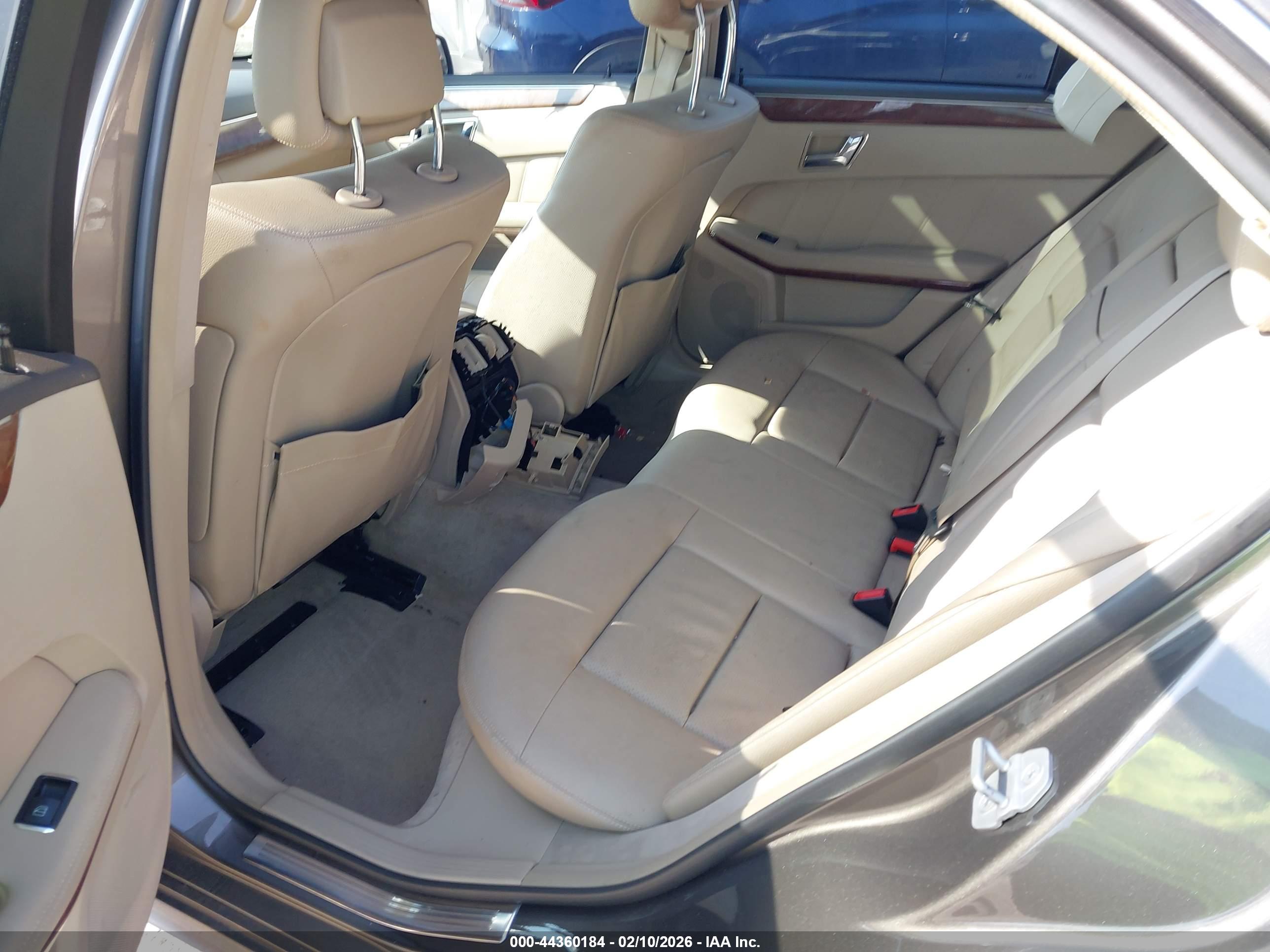 MERCEDES-BENZ E image 8