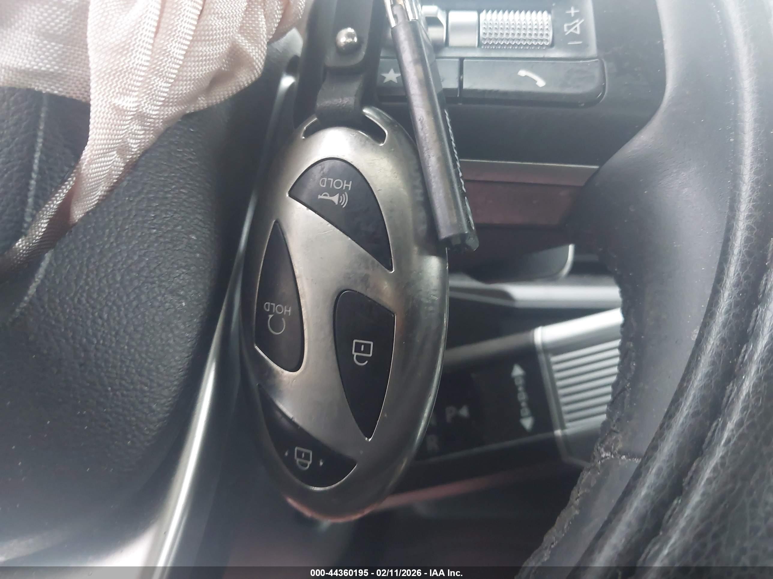 HYUNDAI SANTA image 11