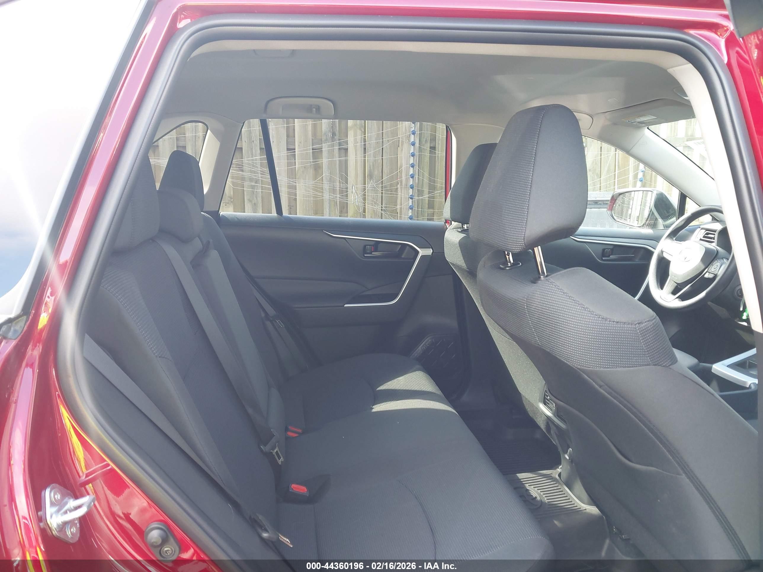 TOYOTA RAV4 image 8
