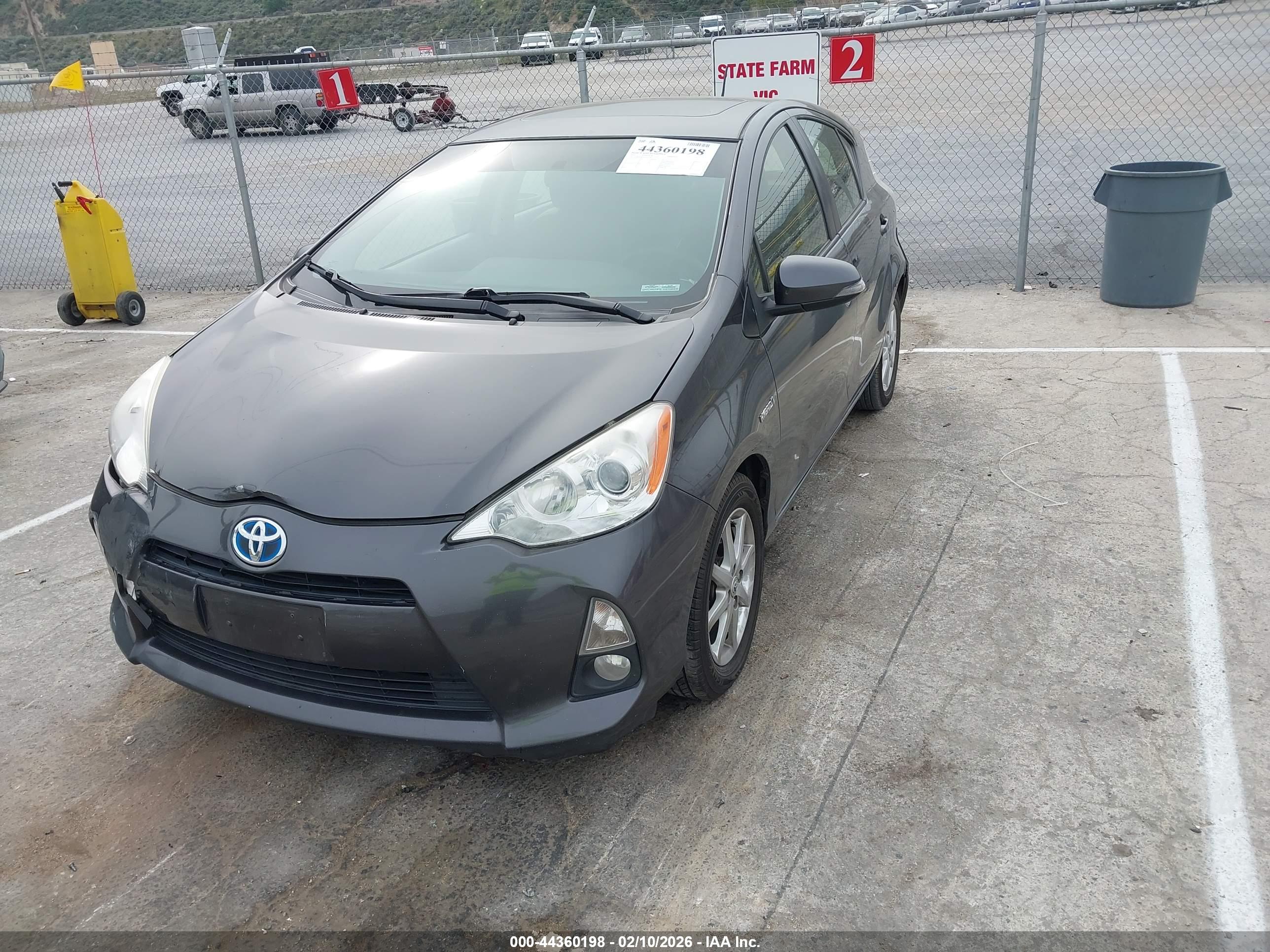 TOYOTA PRIUS image 2