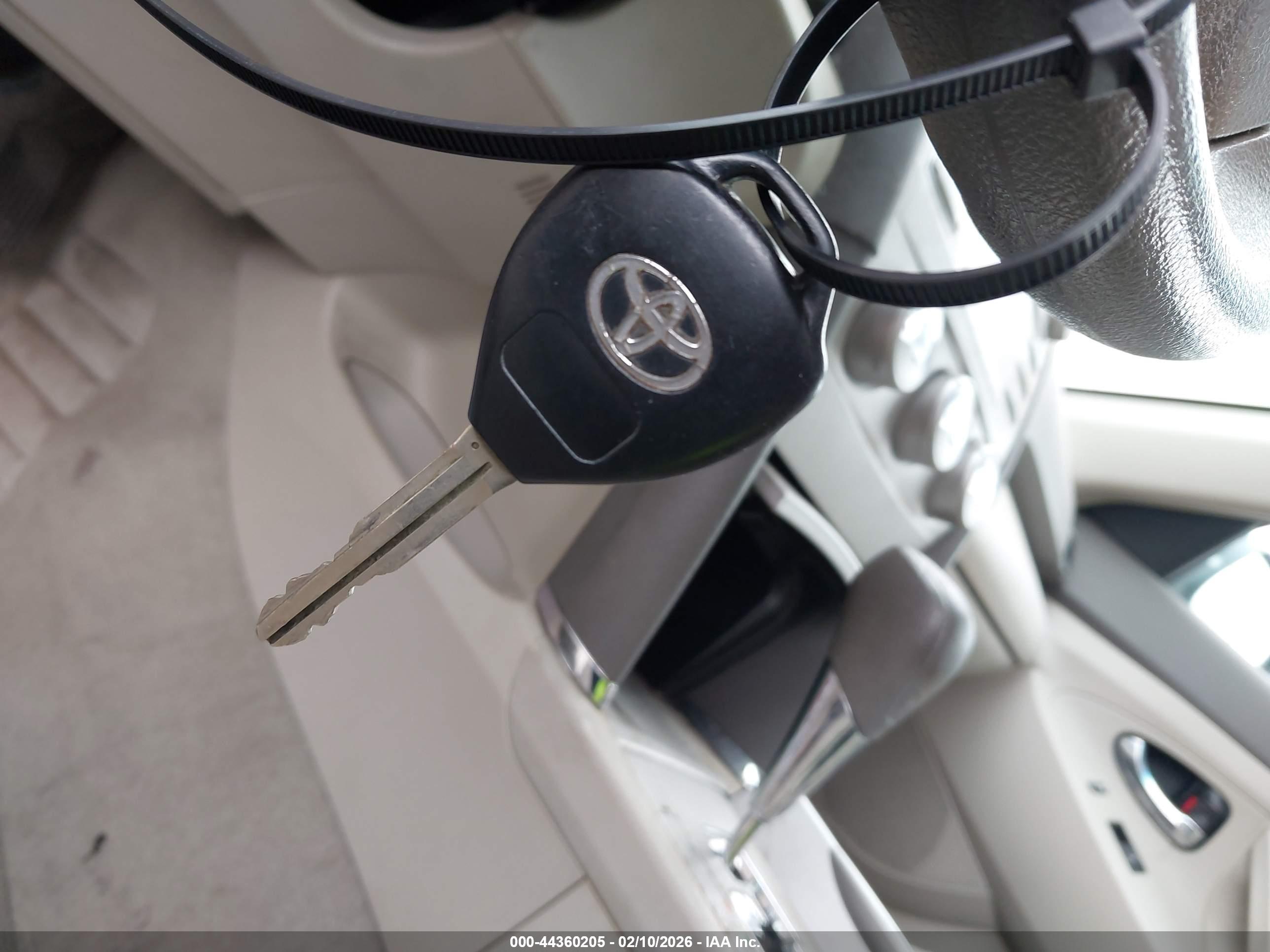 TOYOTA CAMRY image 11