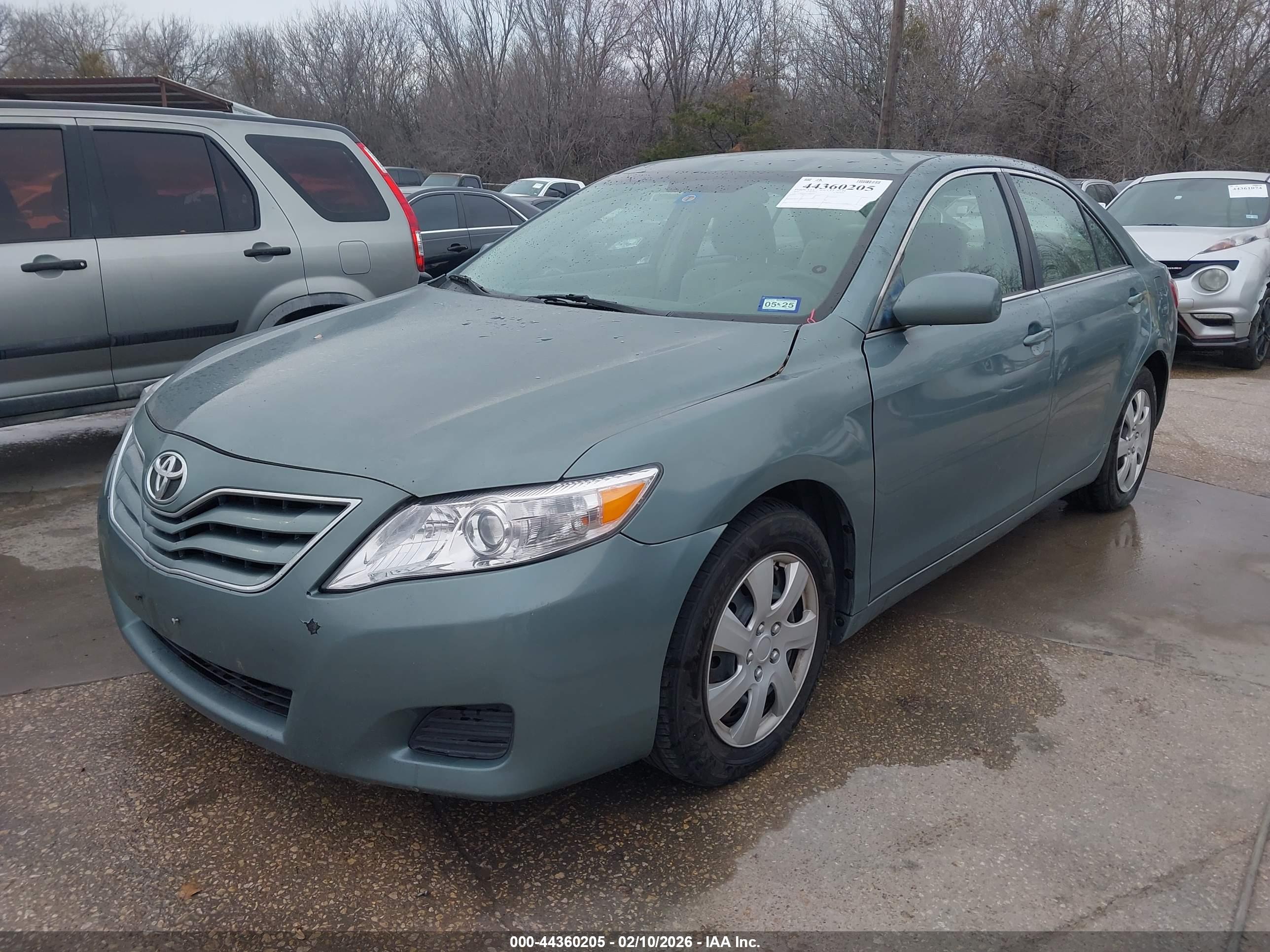 TOYOTA CAMRY image 2