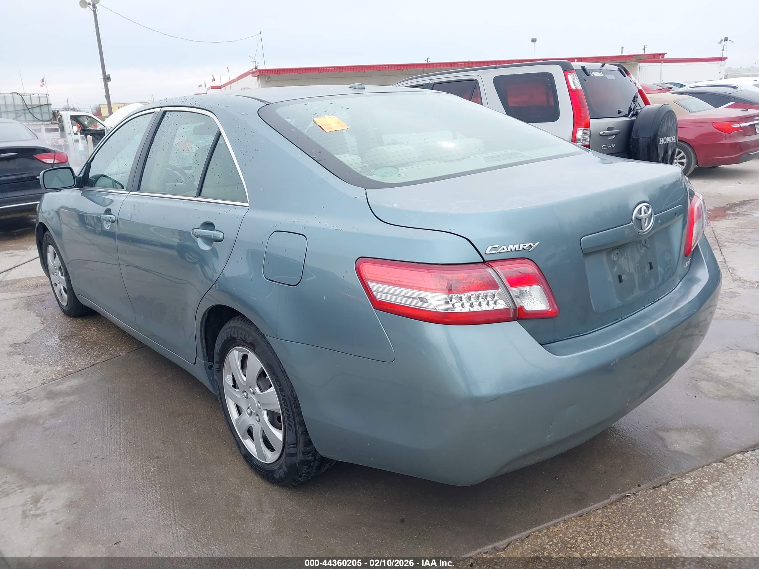 TOYOTA CAMRY image 3