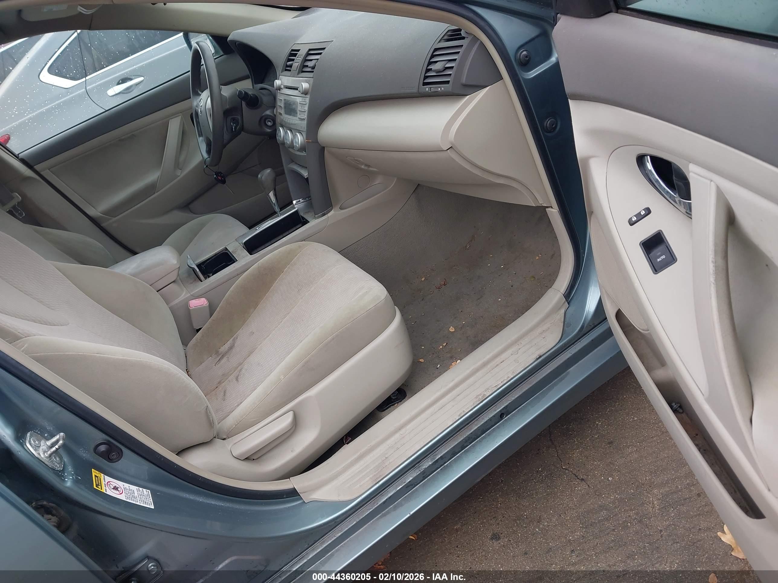 TOYOTA CAMRY image 5