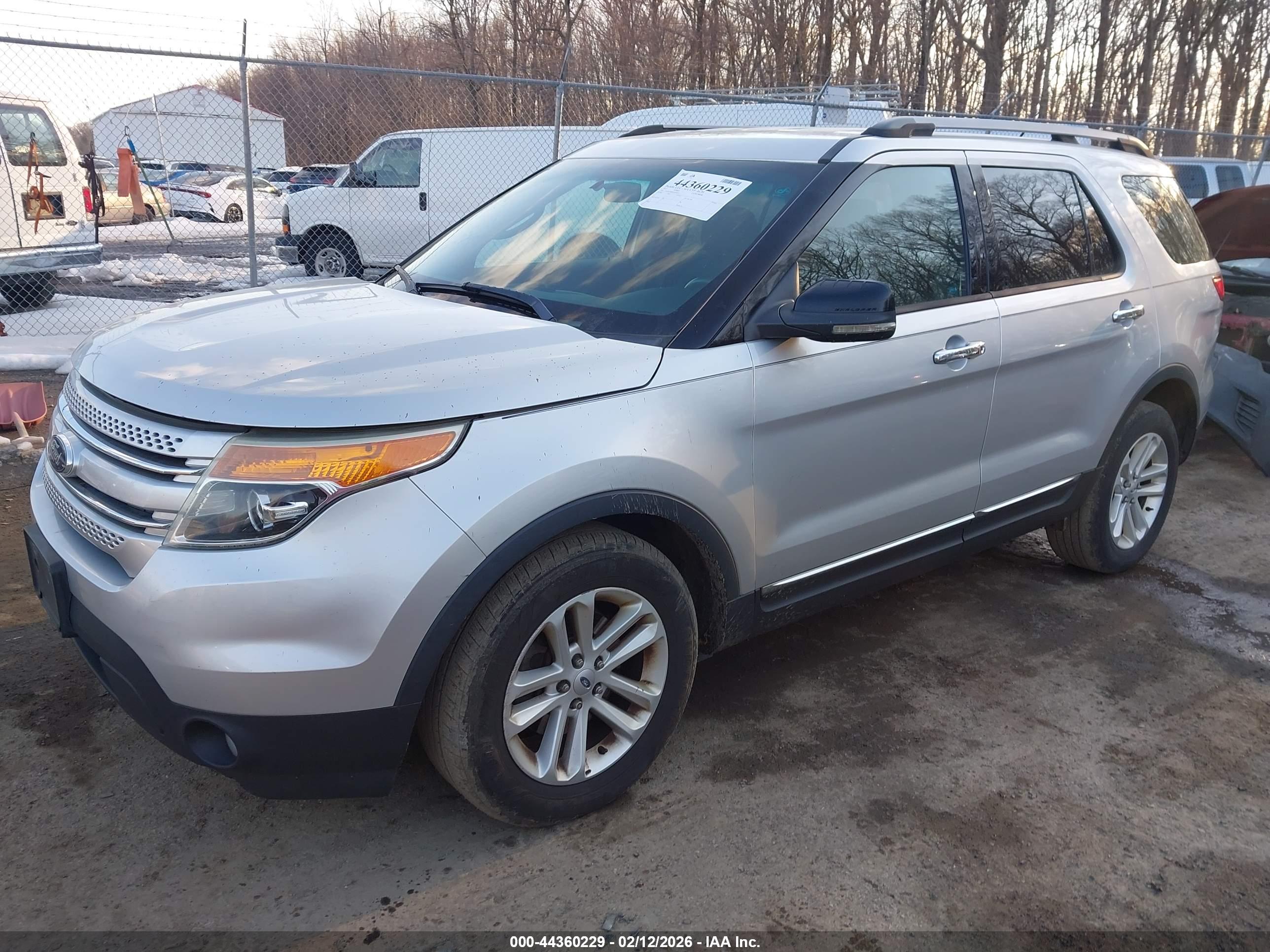 FORD EXPLORER image 2