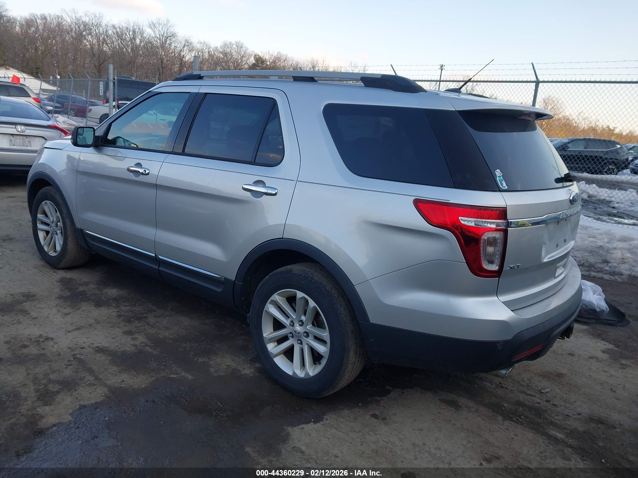 FORD EXPLORER image 3