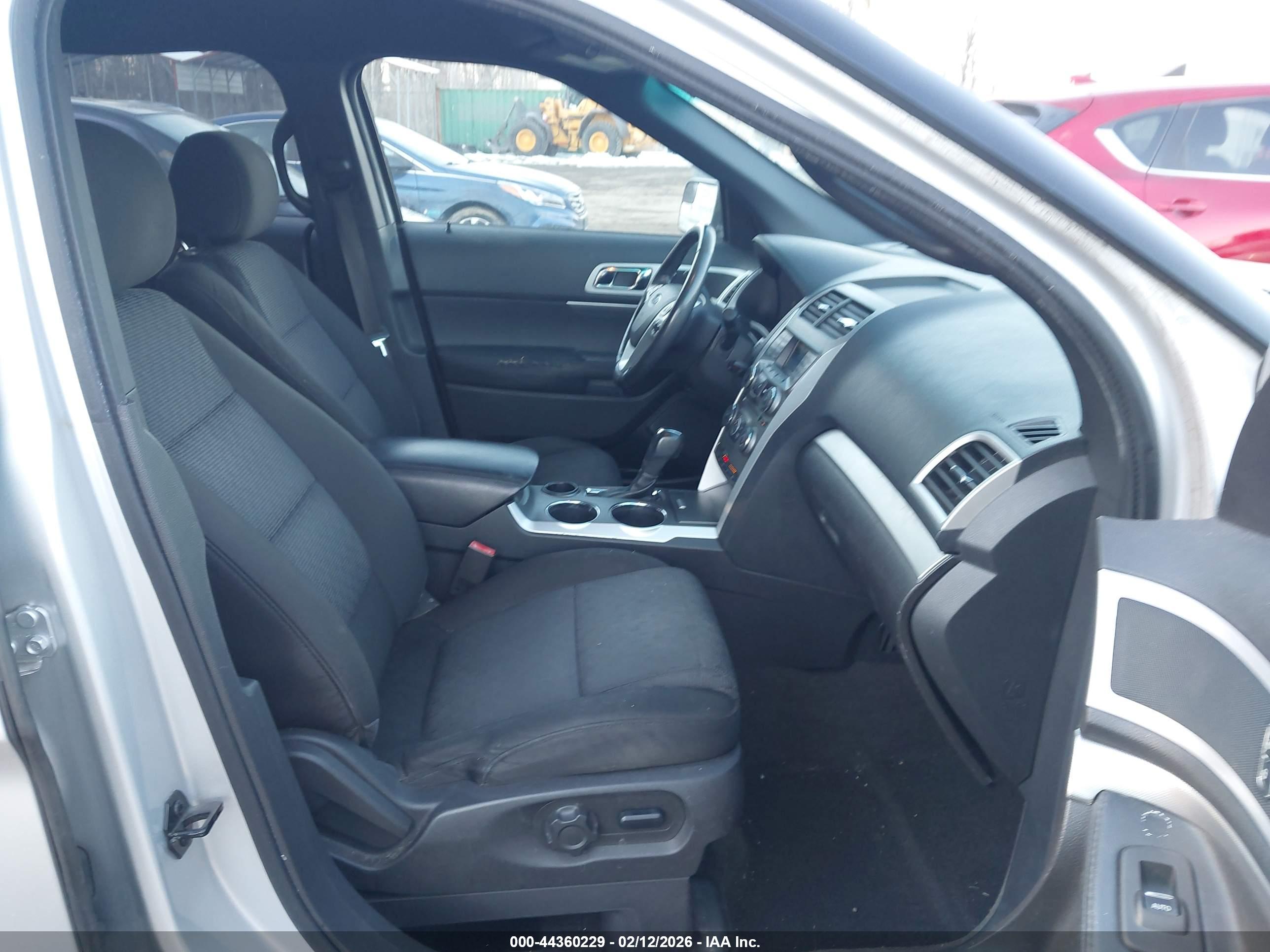 FORD EXPLORER image 5