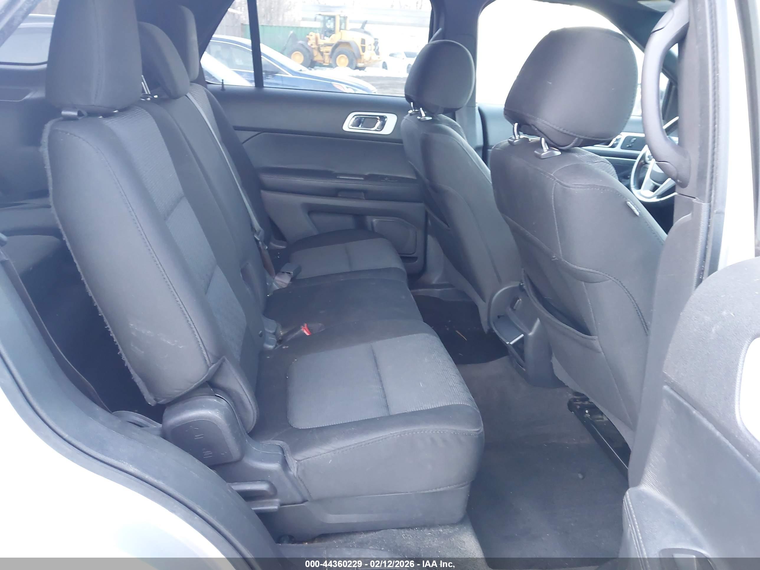FORD EXPLORER image 8