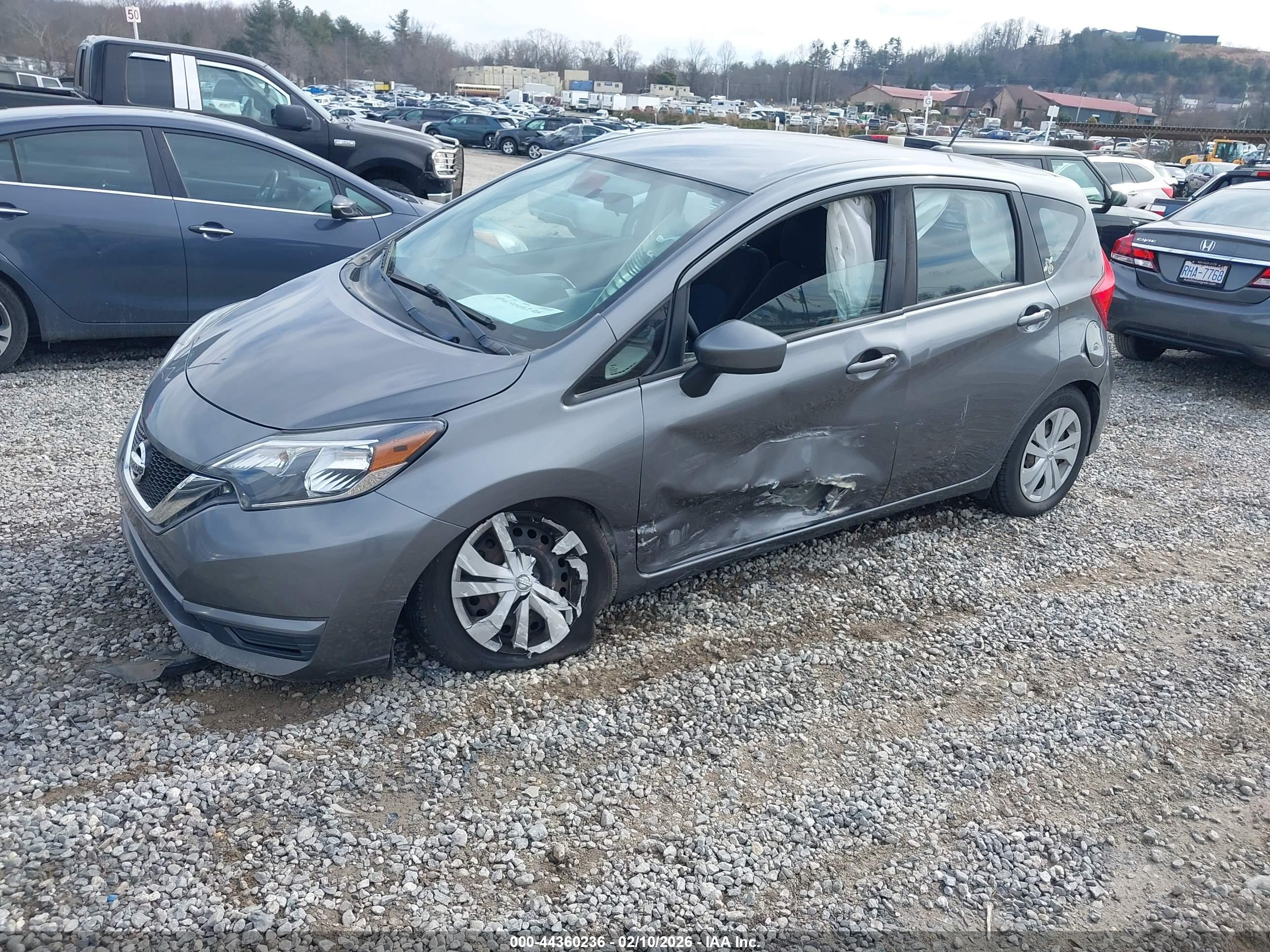 NISSAN VERSA image 2