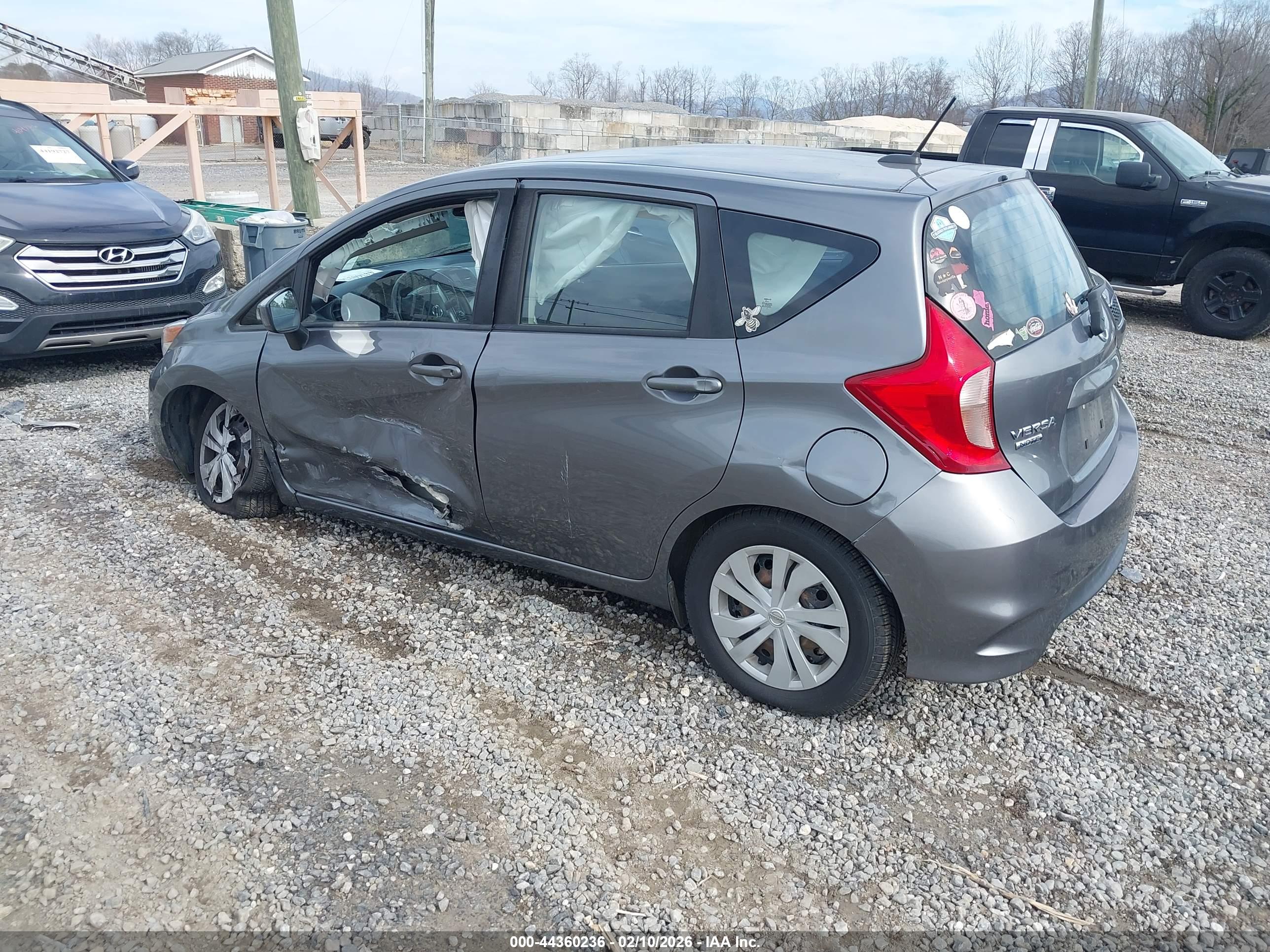 NISSAN VERSA image 3