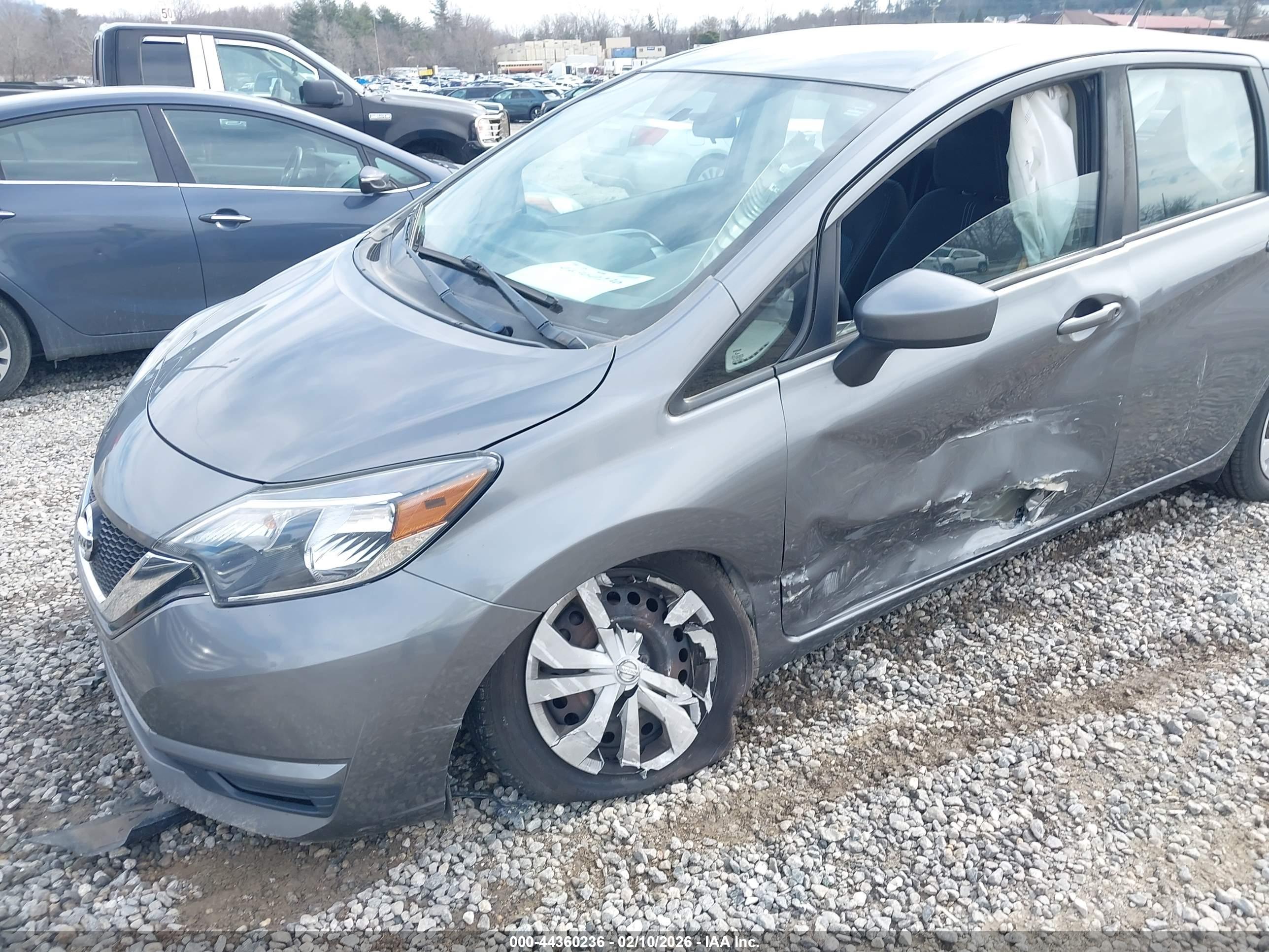 NISSAN VERSA image 6