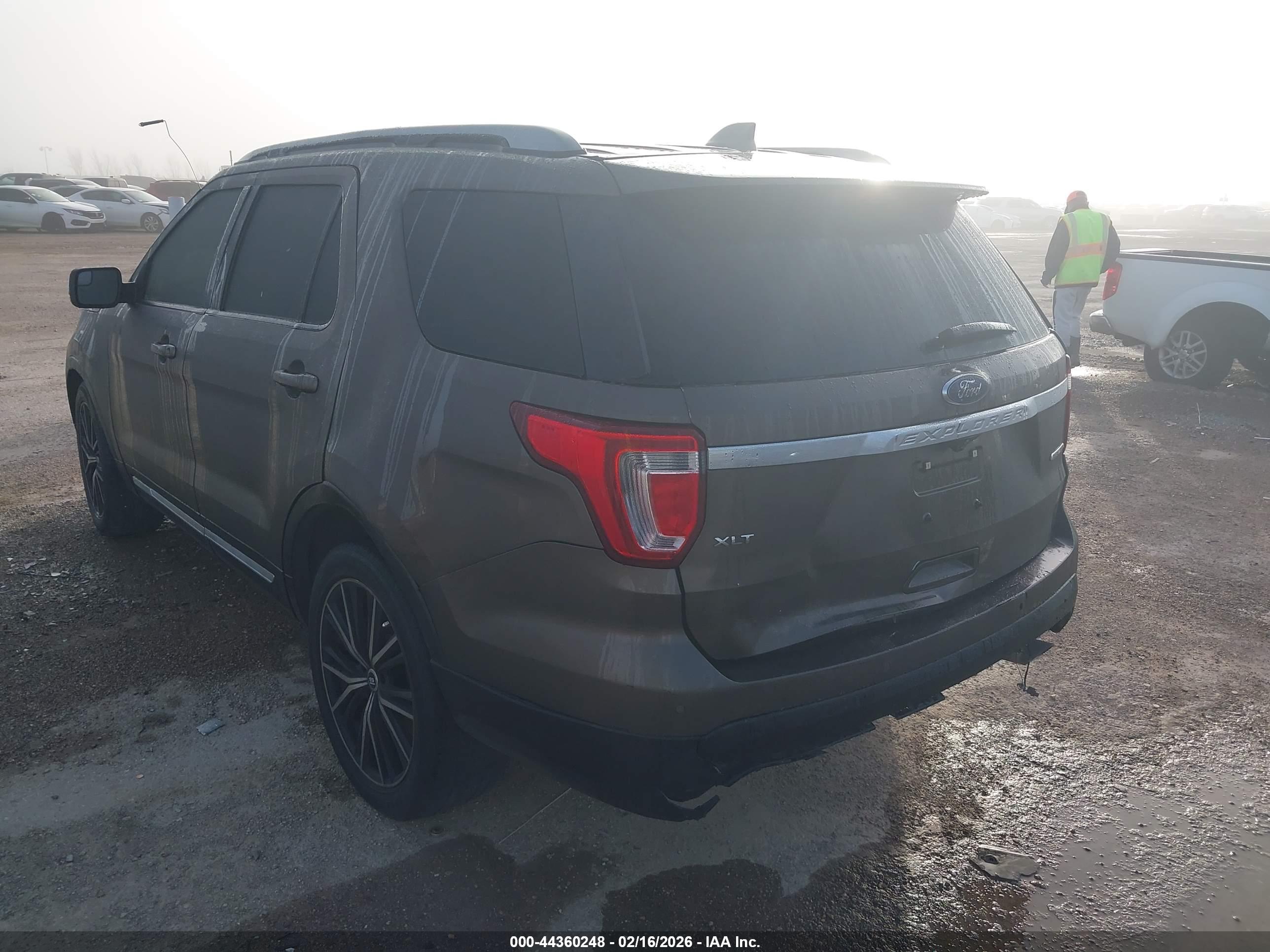 FORD EXPLORER image 3