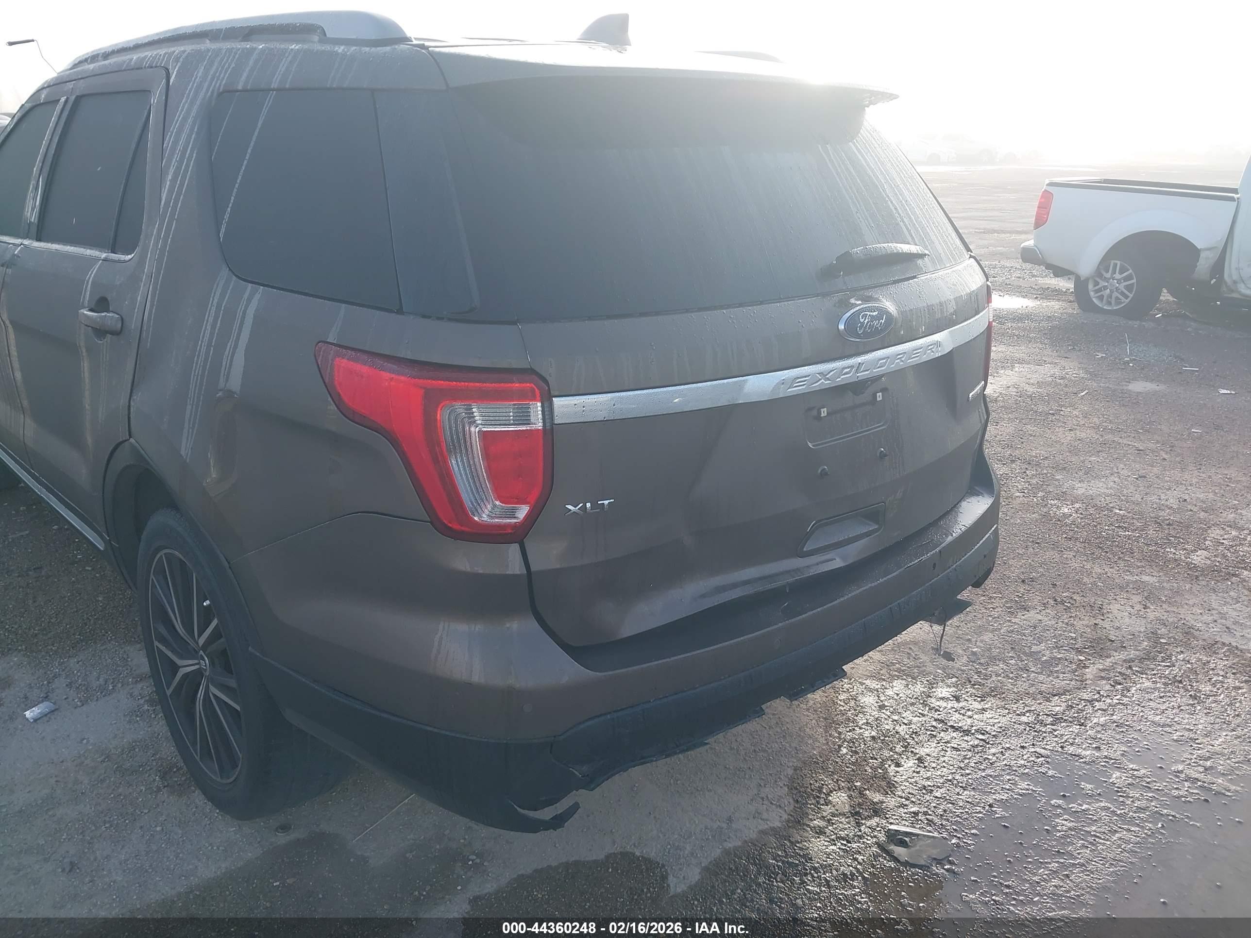 FORD EXPLORER image 6