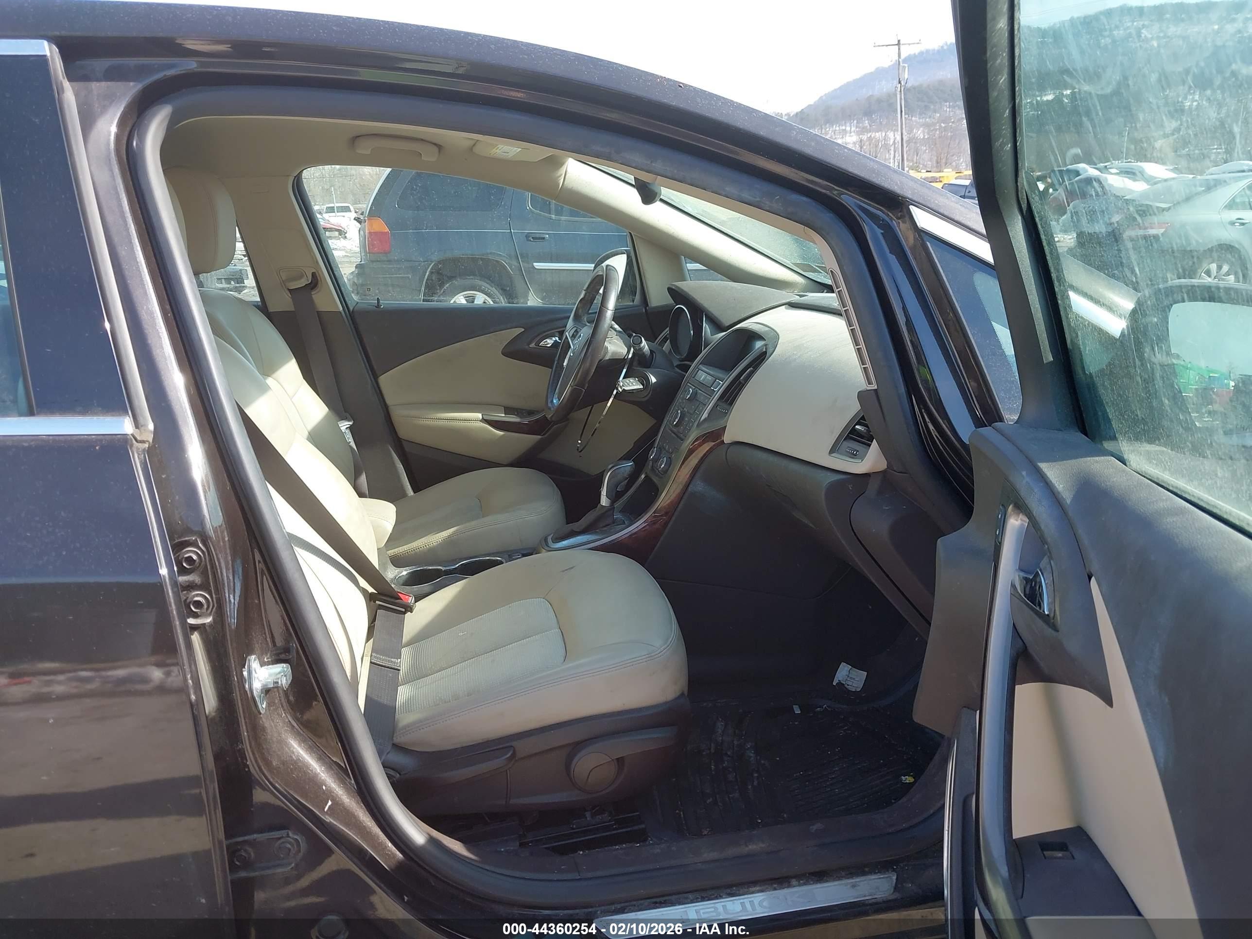BUICK VERANO image 5