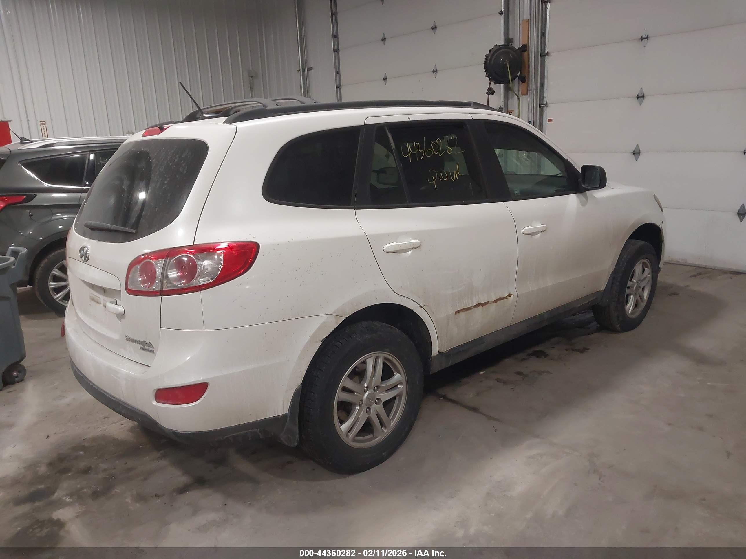 HYUNDAI SANTA image 4