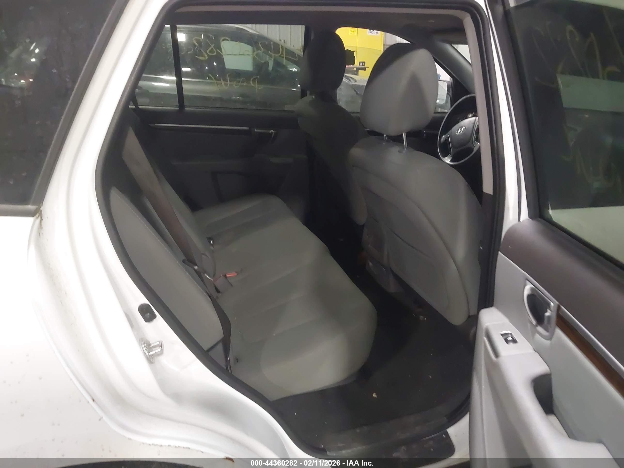 HYUNDAI SANTA image 8