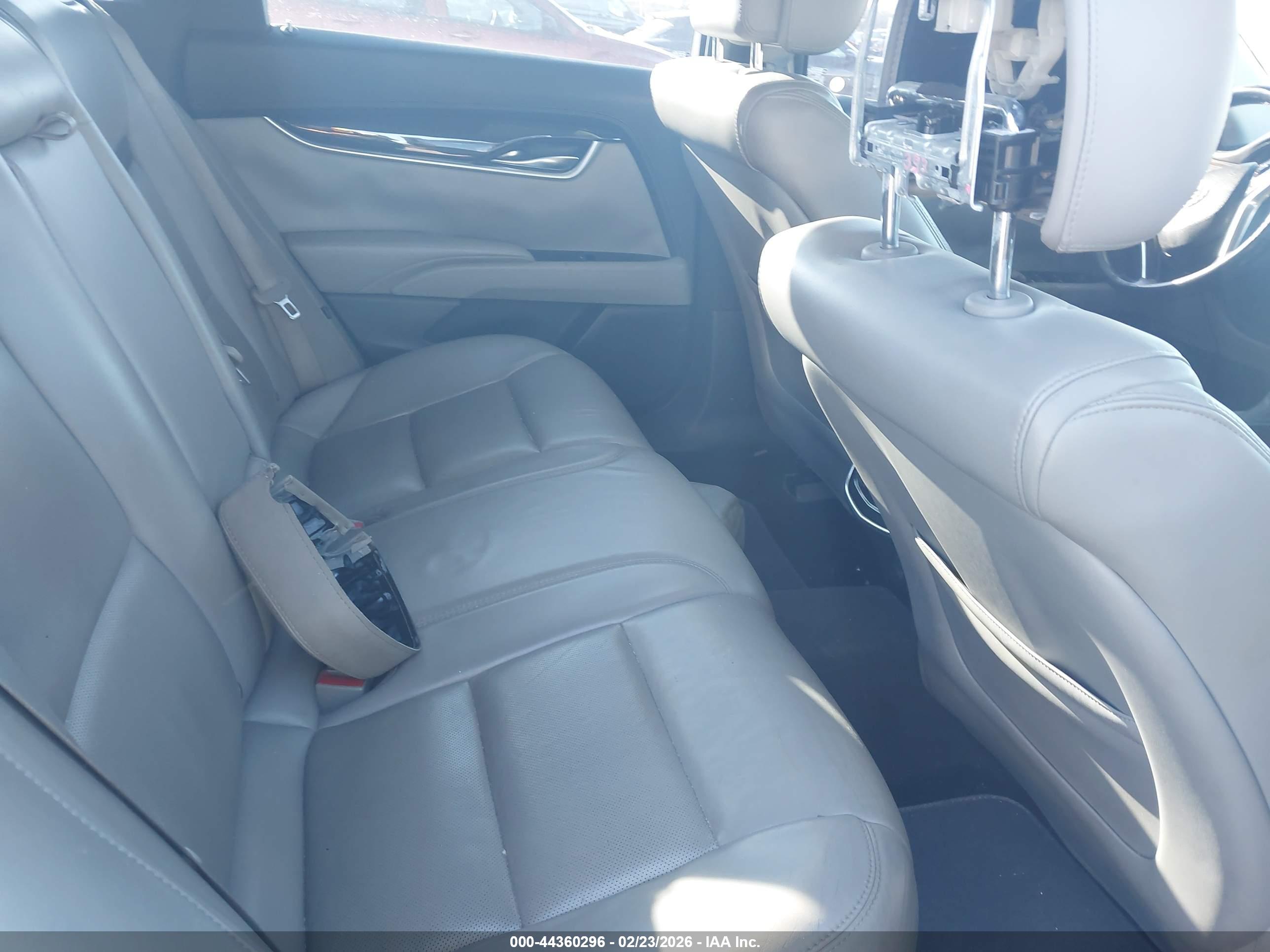 CADILLAC XTS image 8