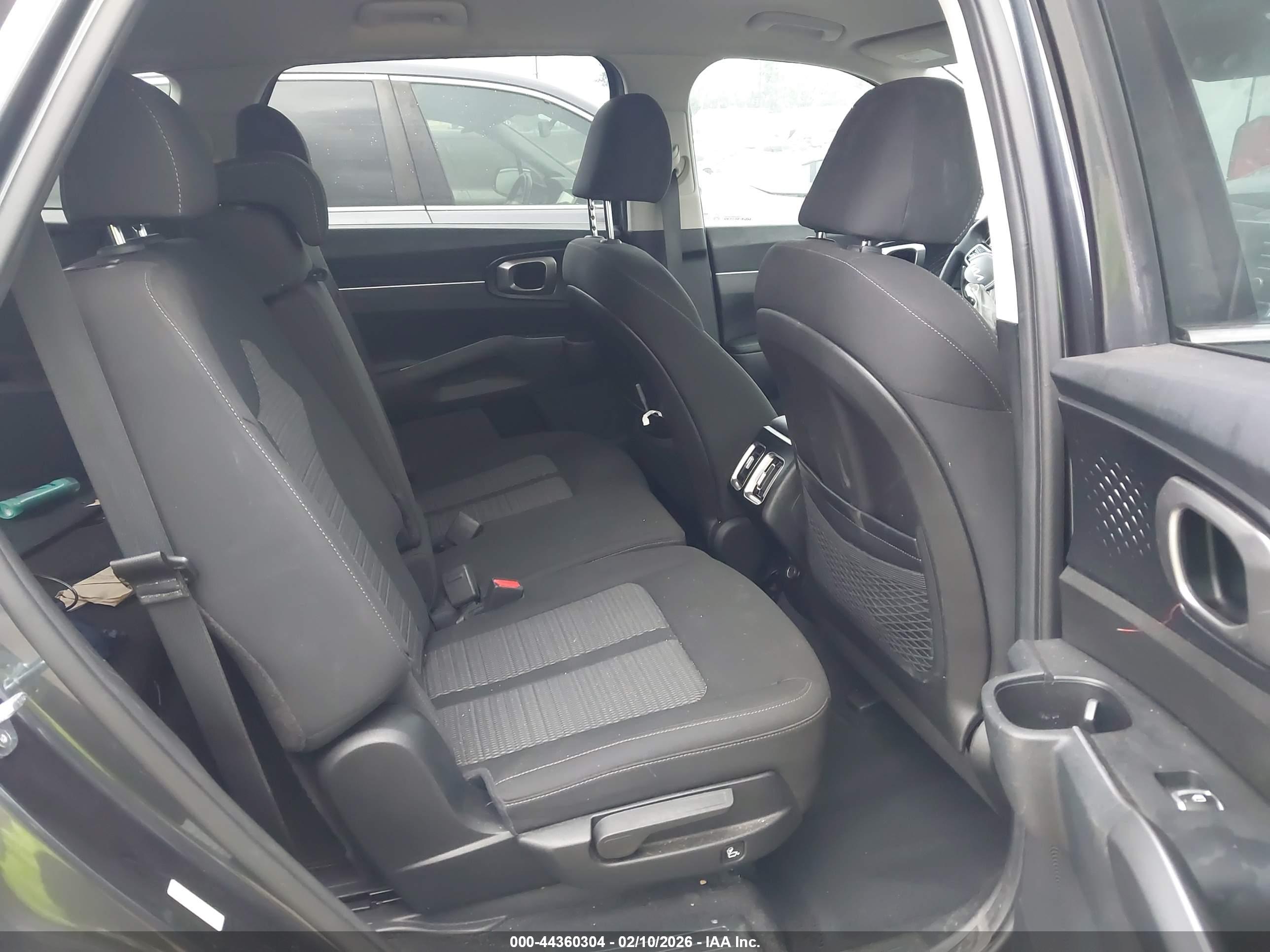 KIA SORENTO image 8