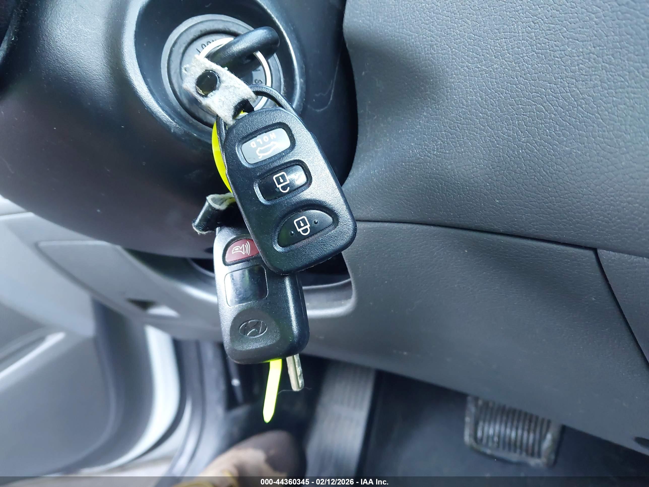 HYUNDAI ELANTRA image 11