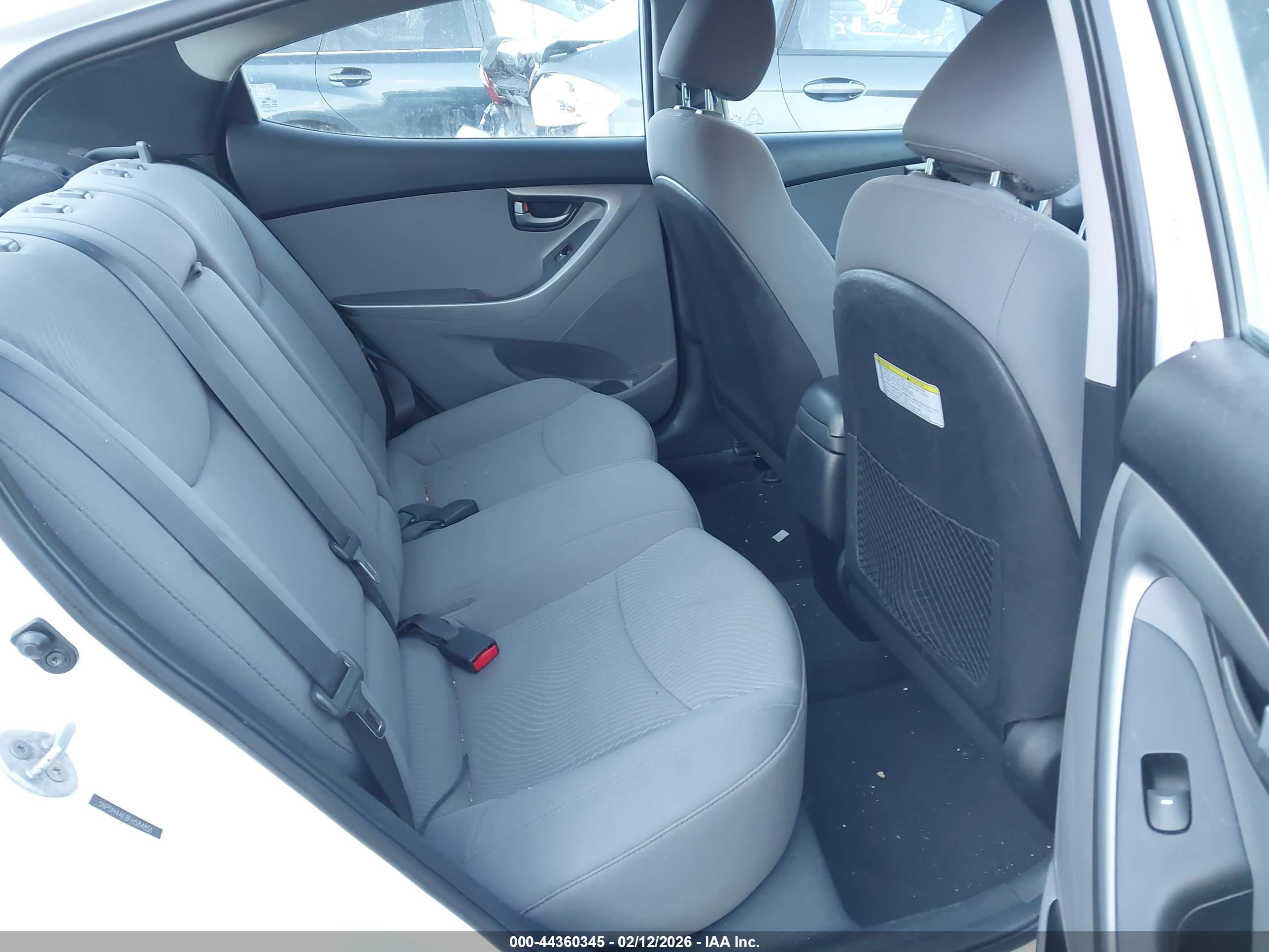 HYUNDAI ELANTRA image 8