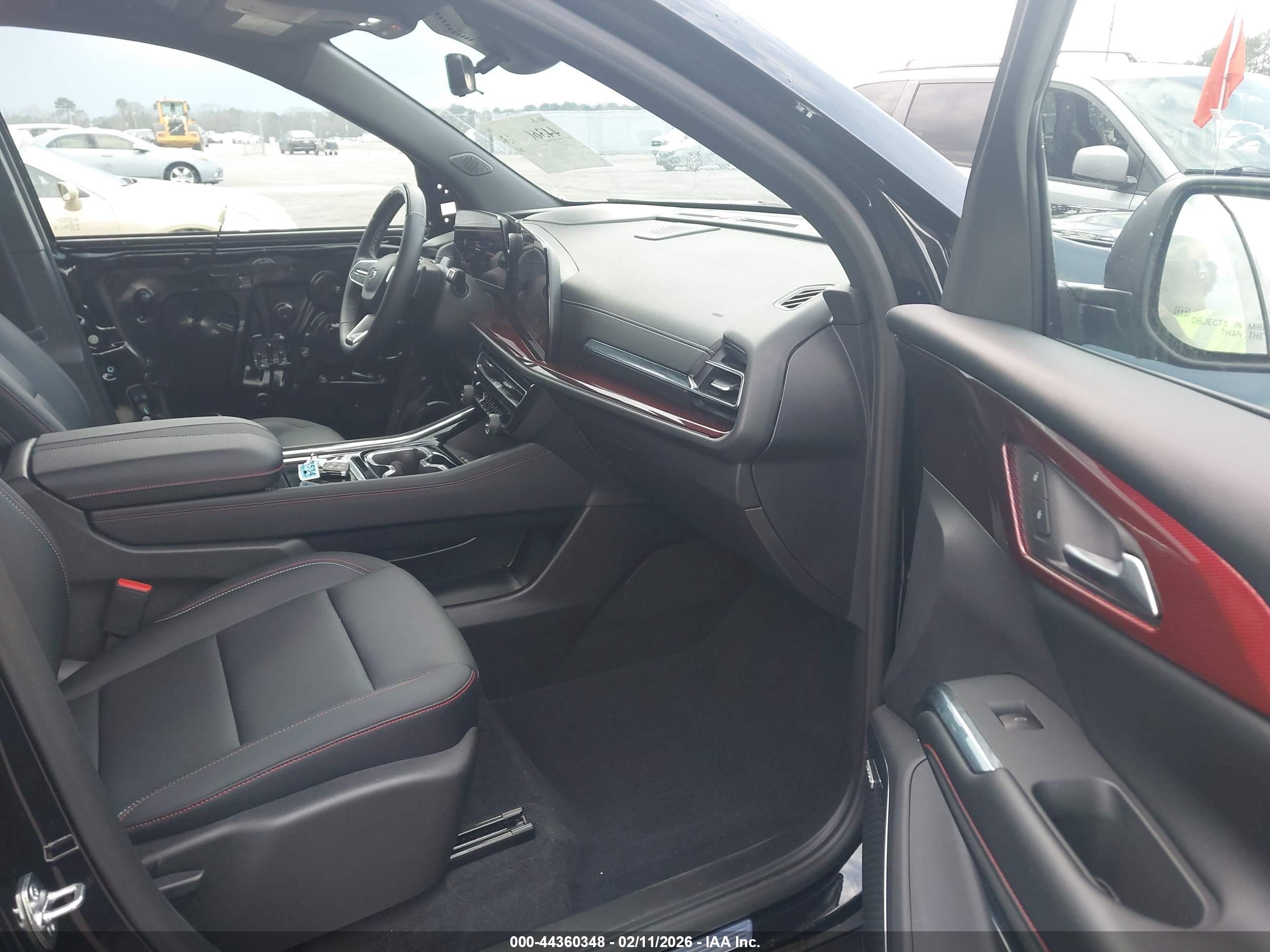 CHEVROLET TRAVERSE image 5