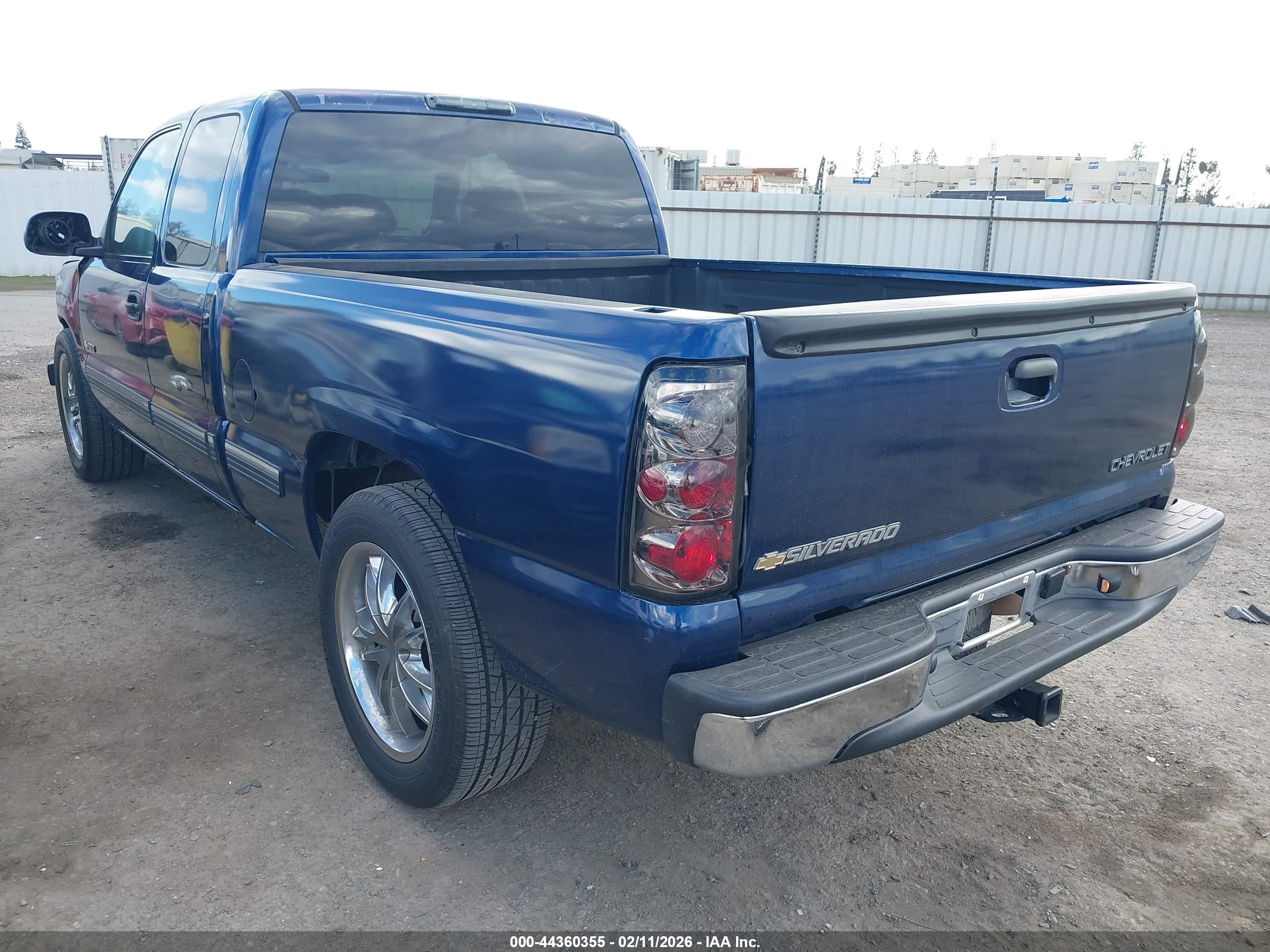 CHEVROLET SILVERADO image 3