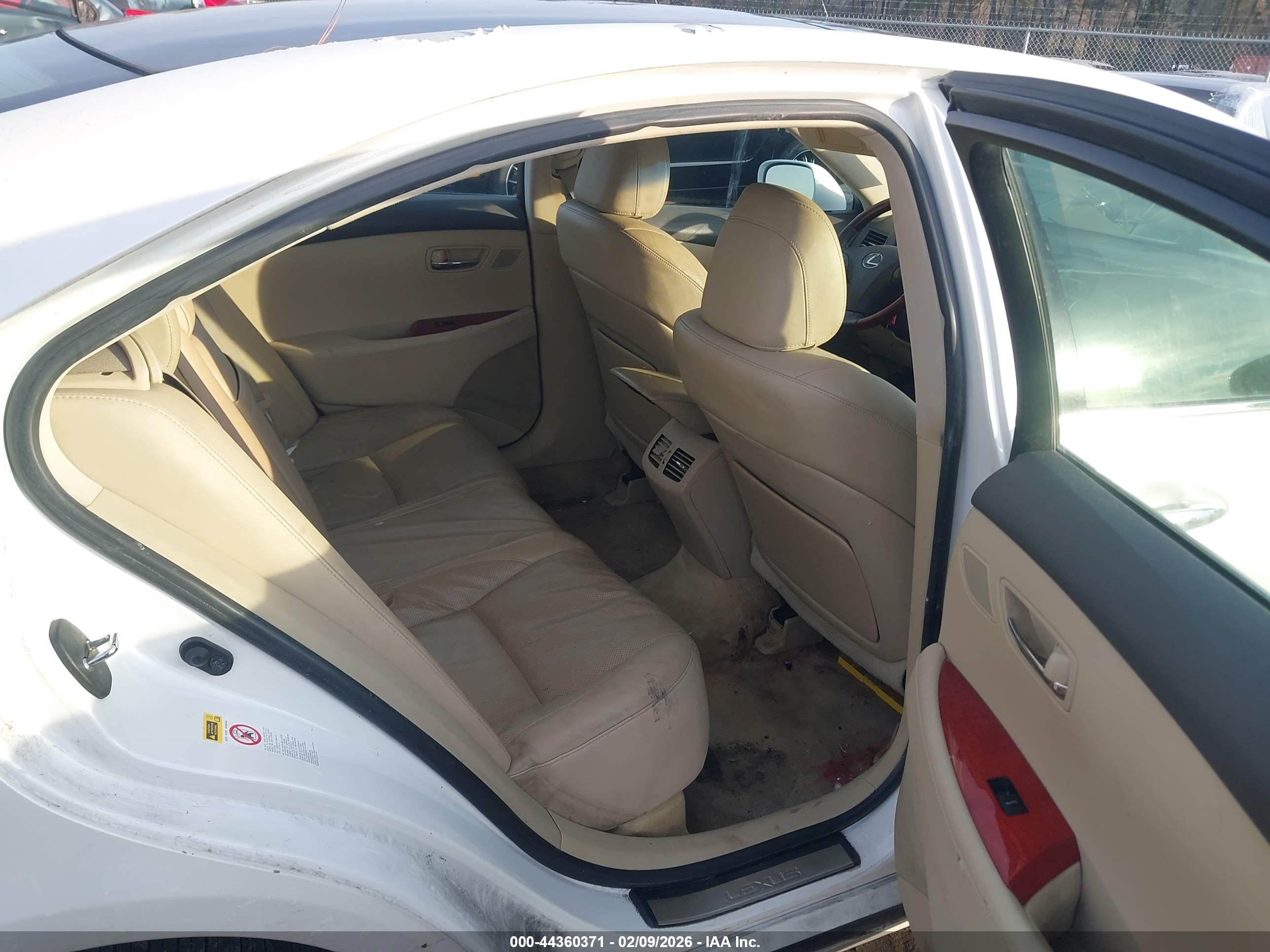 LEXUS ES image 8
