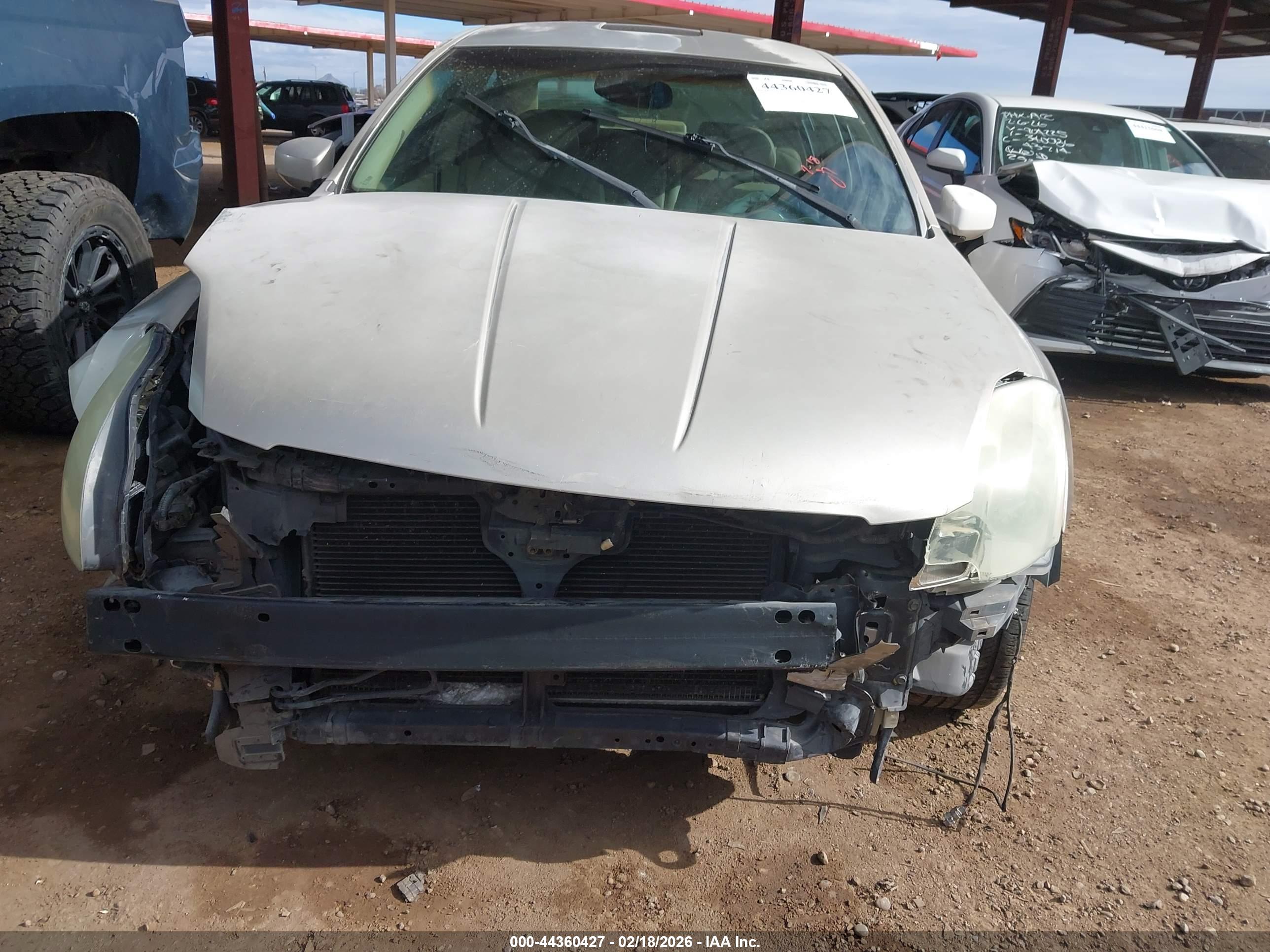 NISSAN MAXIMA image 6