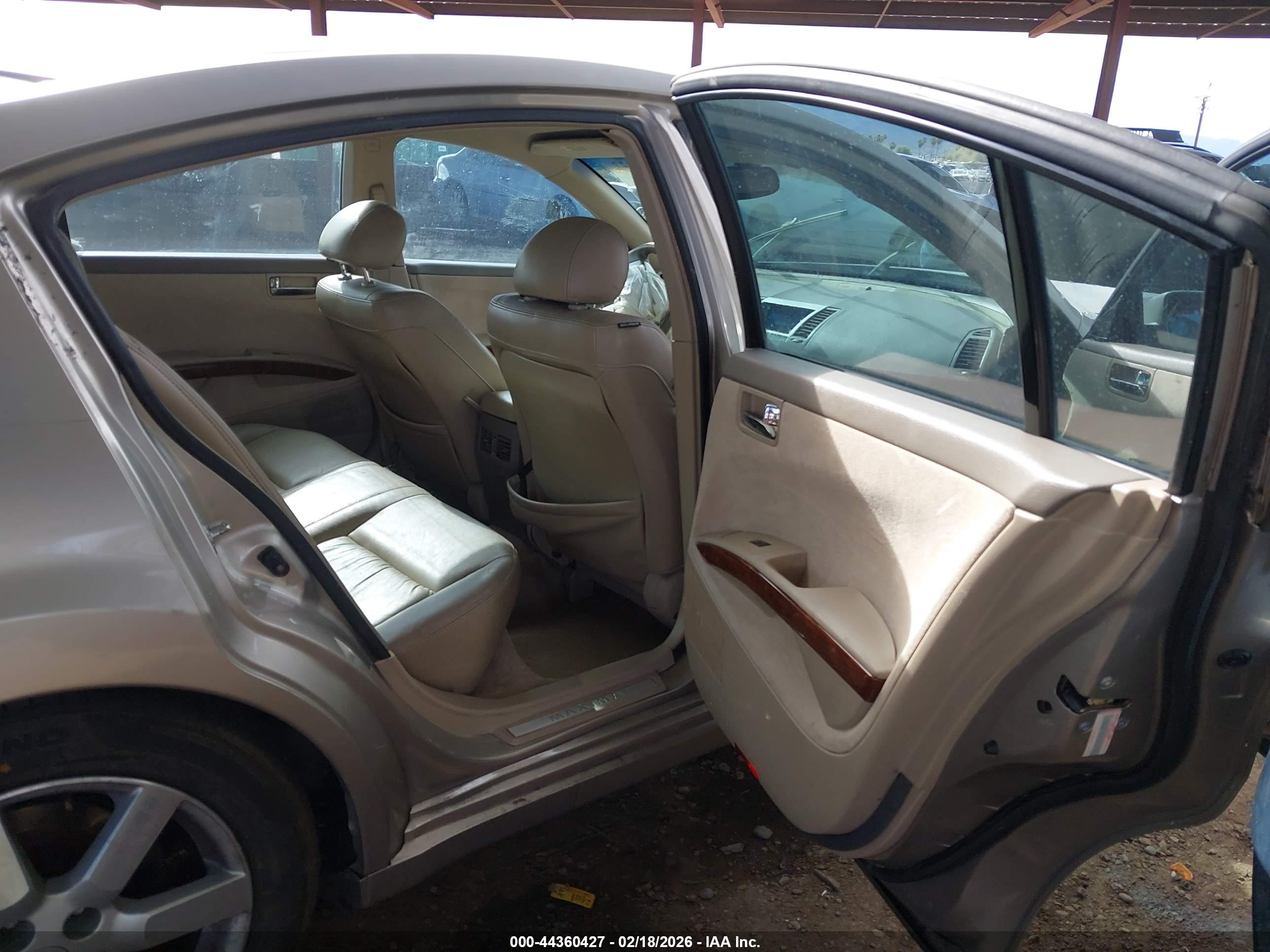 NISSAN MAXIMA image 8