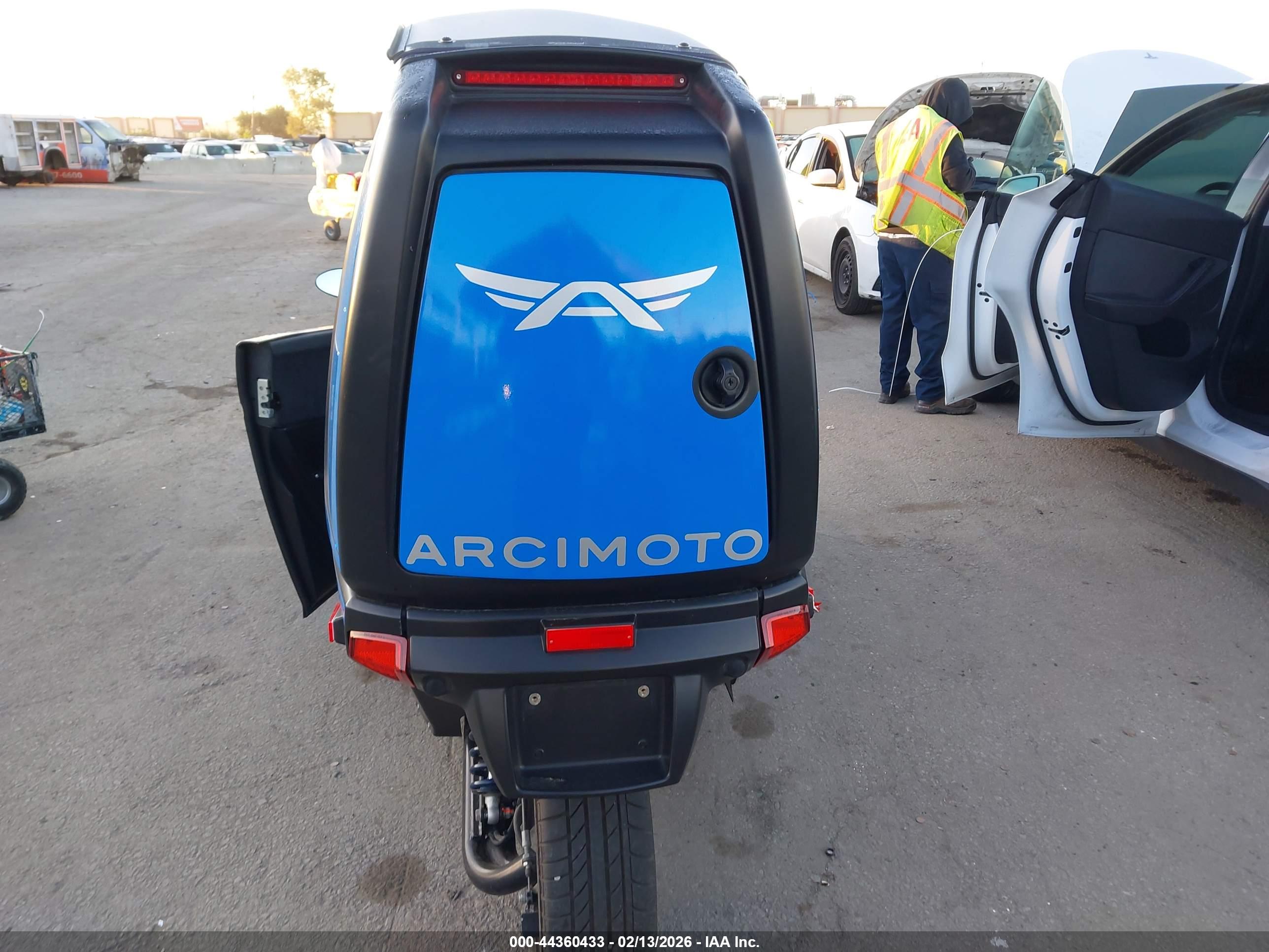 ARCIMOTO FUV image 6