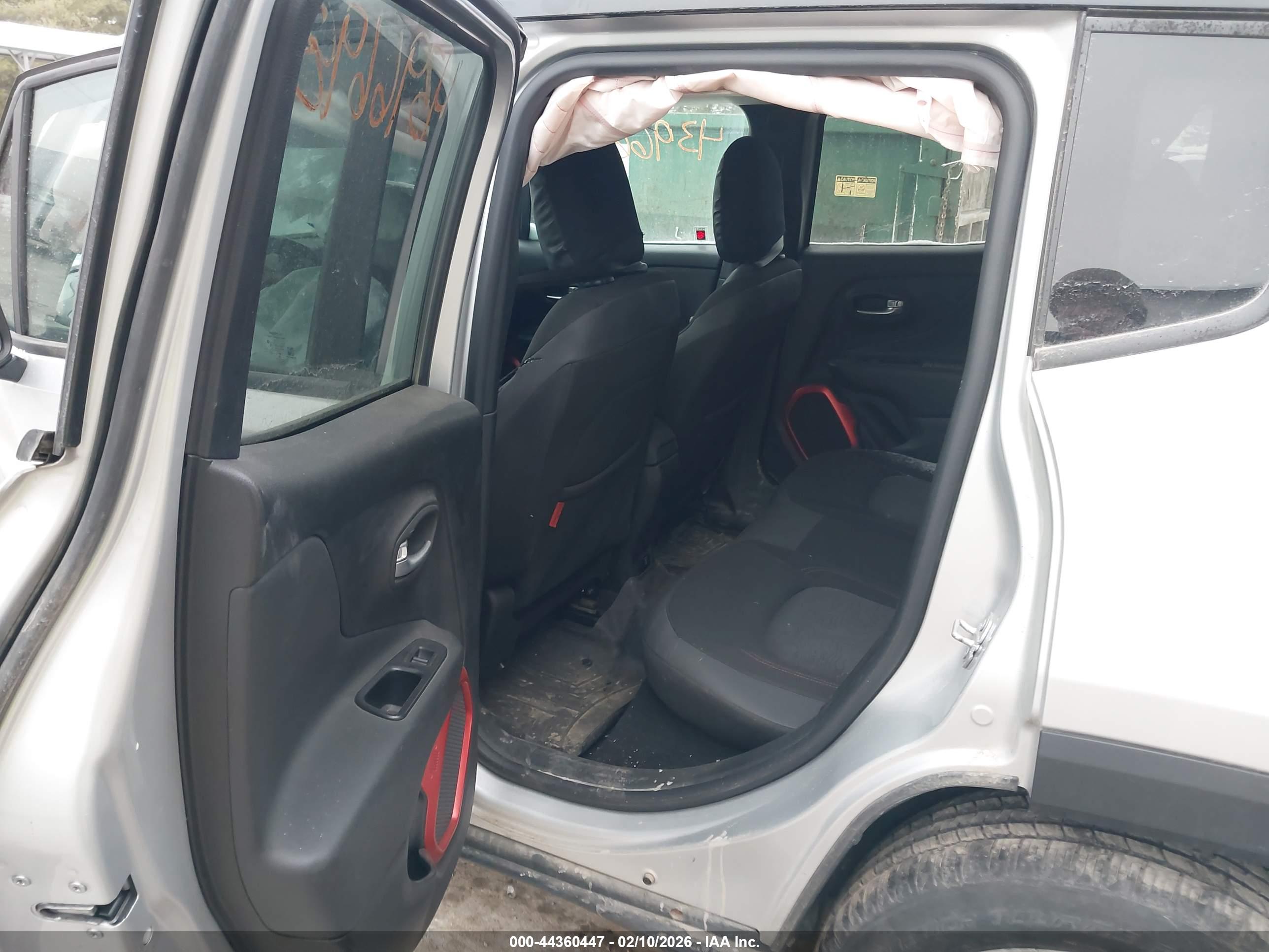 JEEP RENEGADE image 8