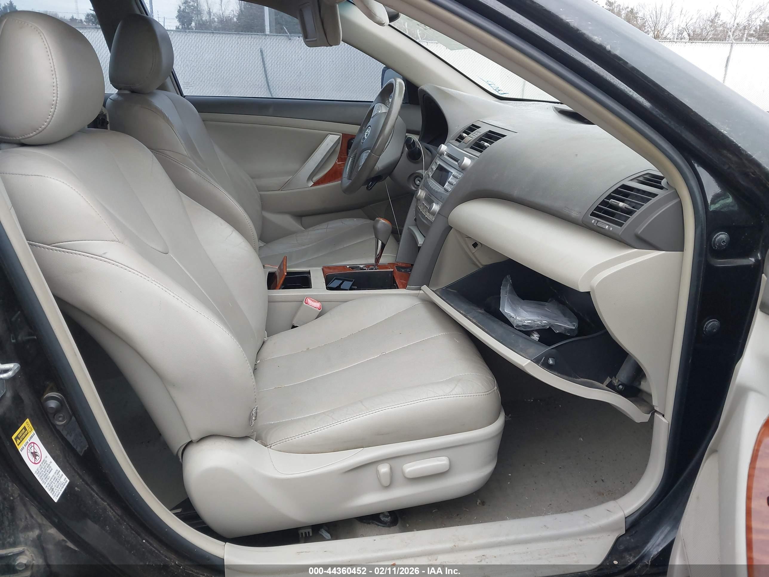 TOYOTA CAMRY image 5