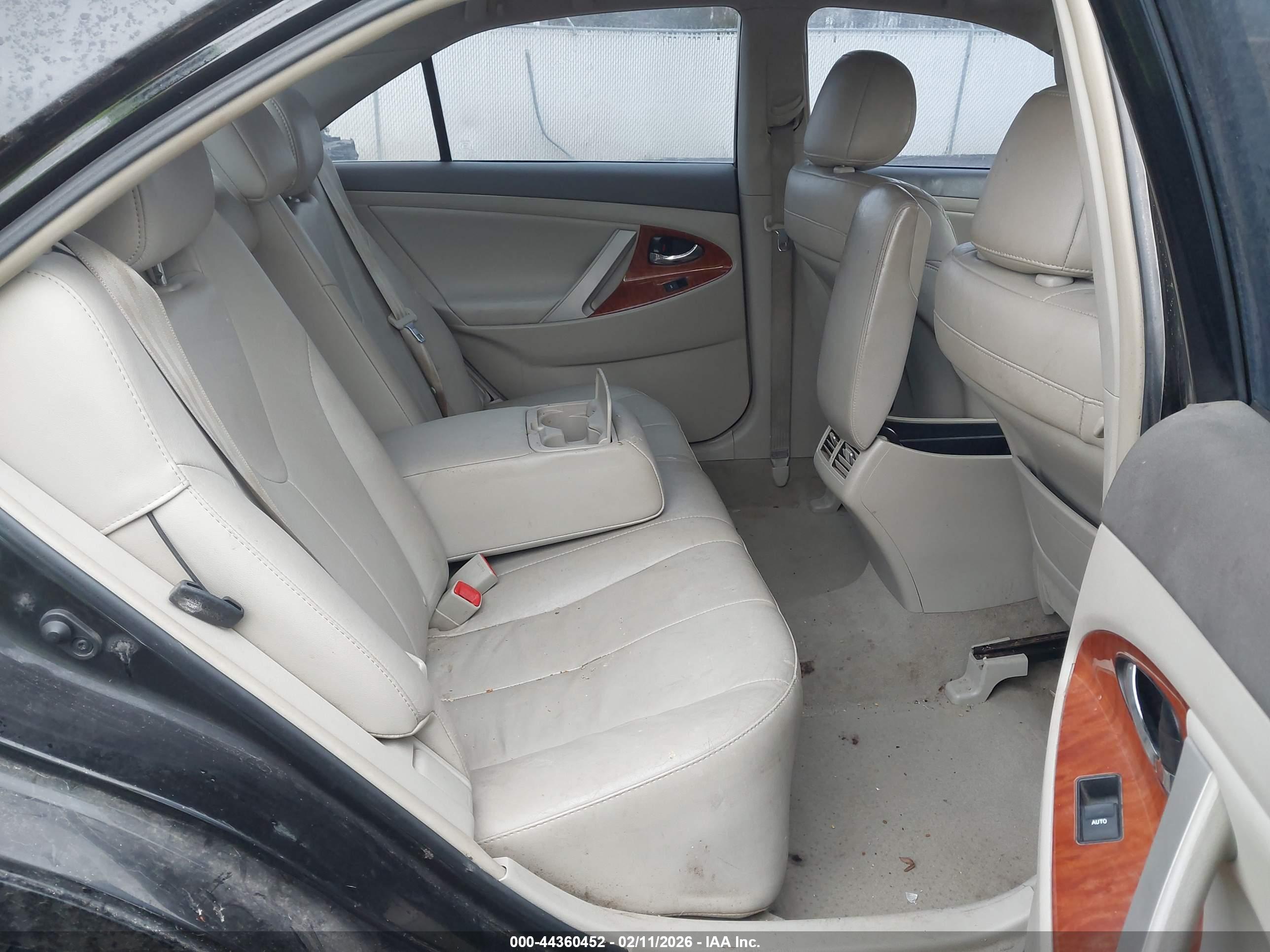 TOYOTA CAMRY image 8