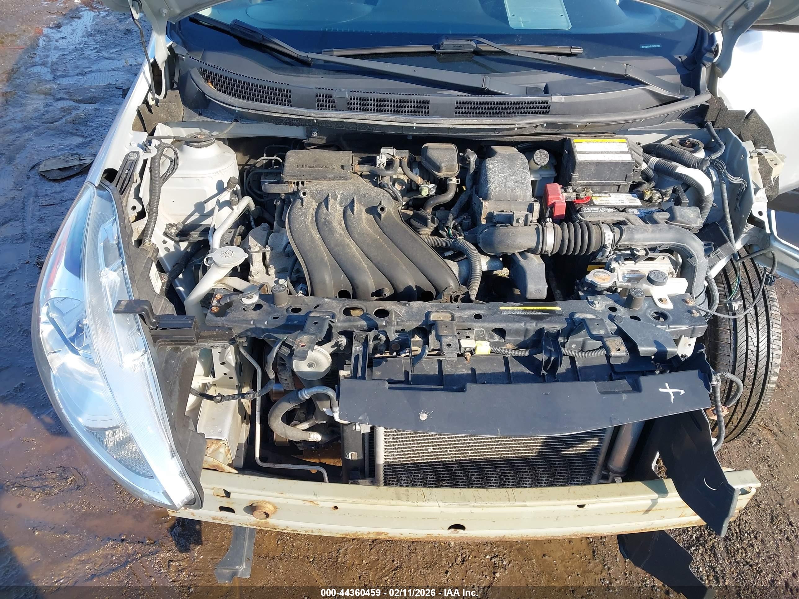 NISSAN VERSA image 10