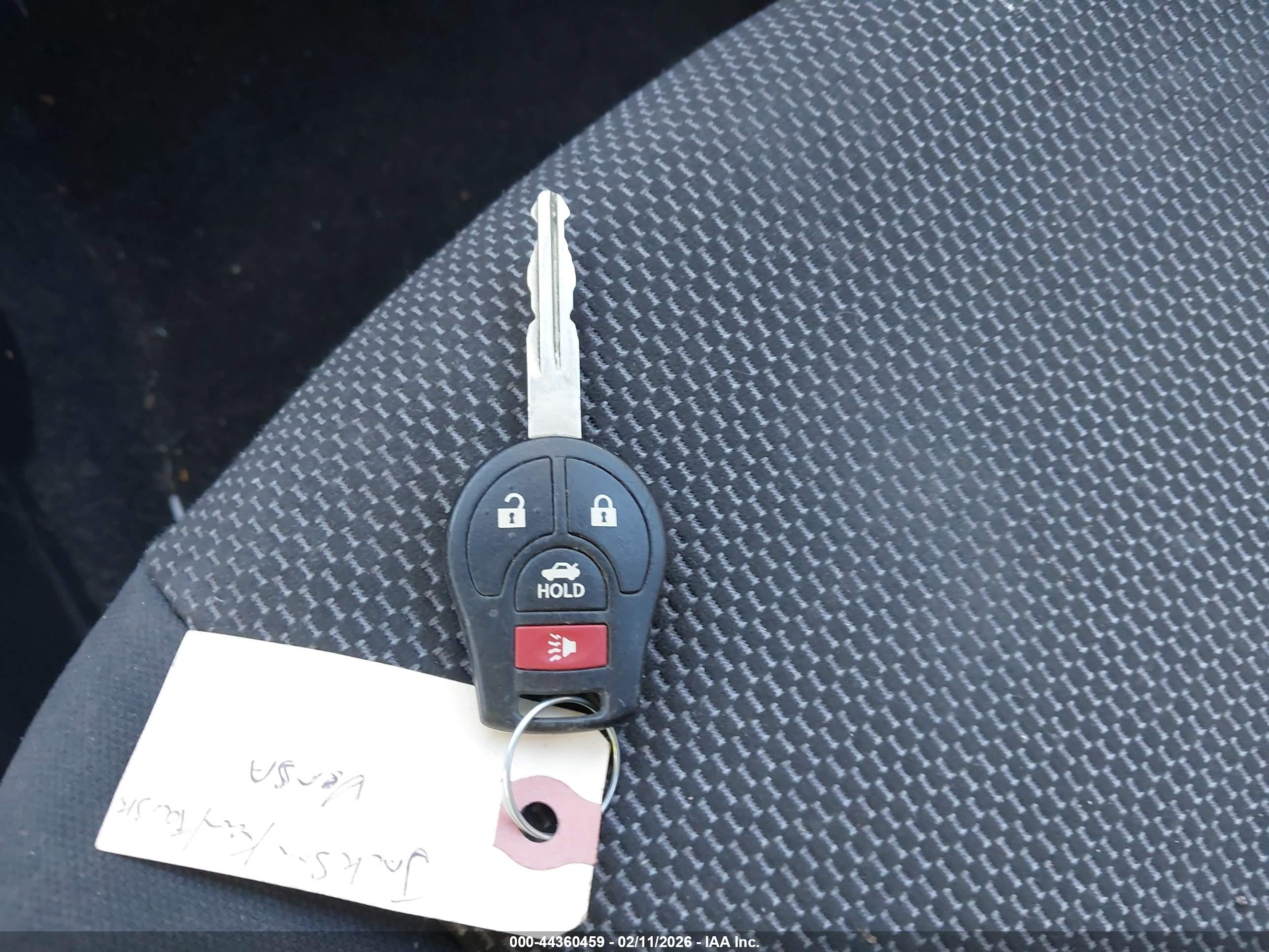 NISSAN VERSA image 11