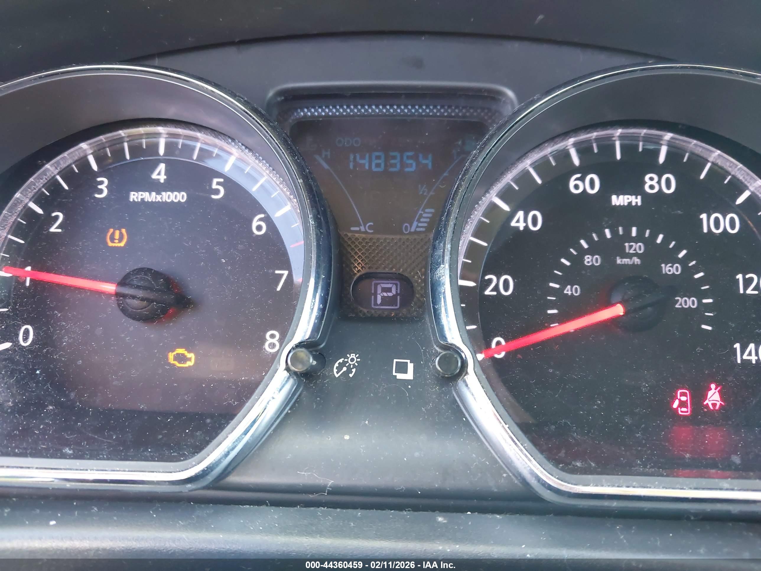 NISSAN VERSA image 7