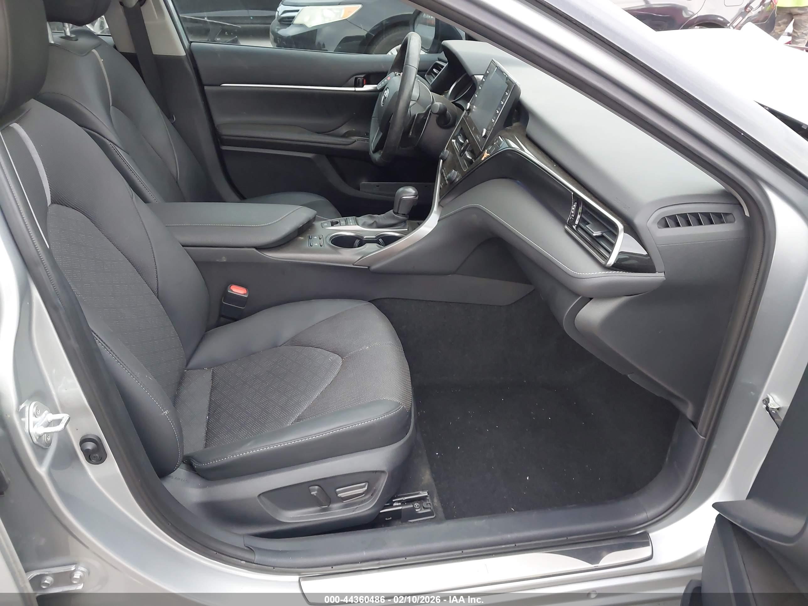 TOYOTA CAMRY image 5