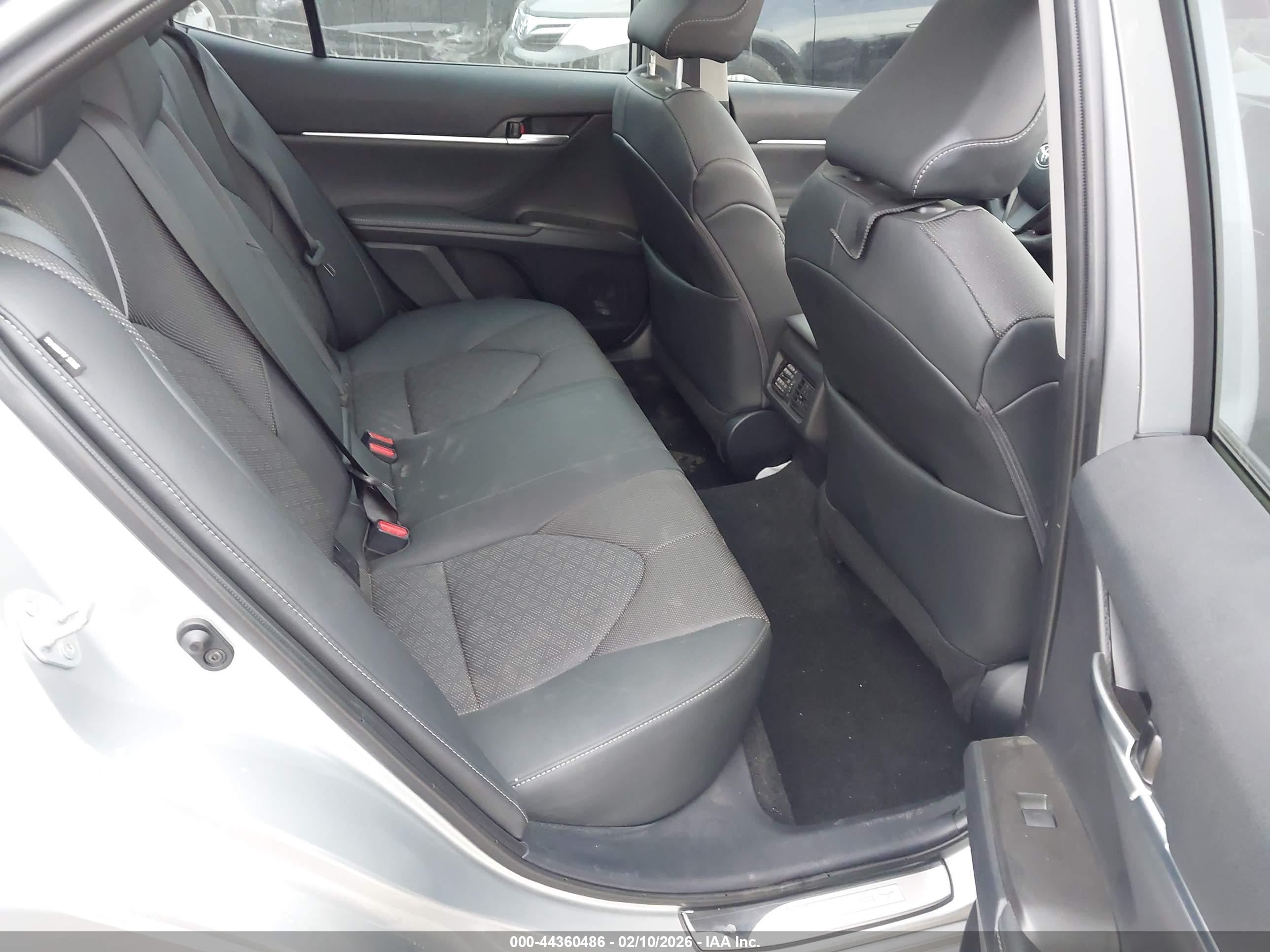 TOYOTA CAMRY image 8