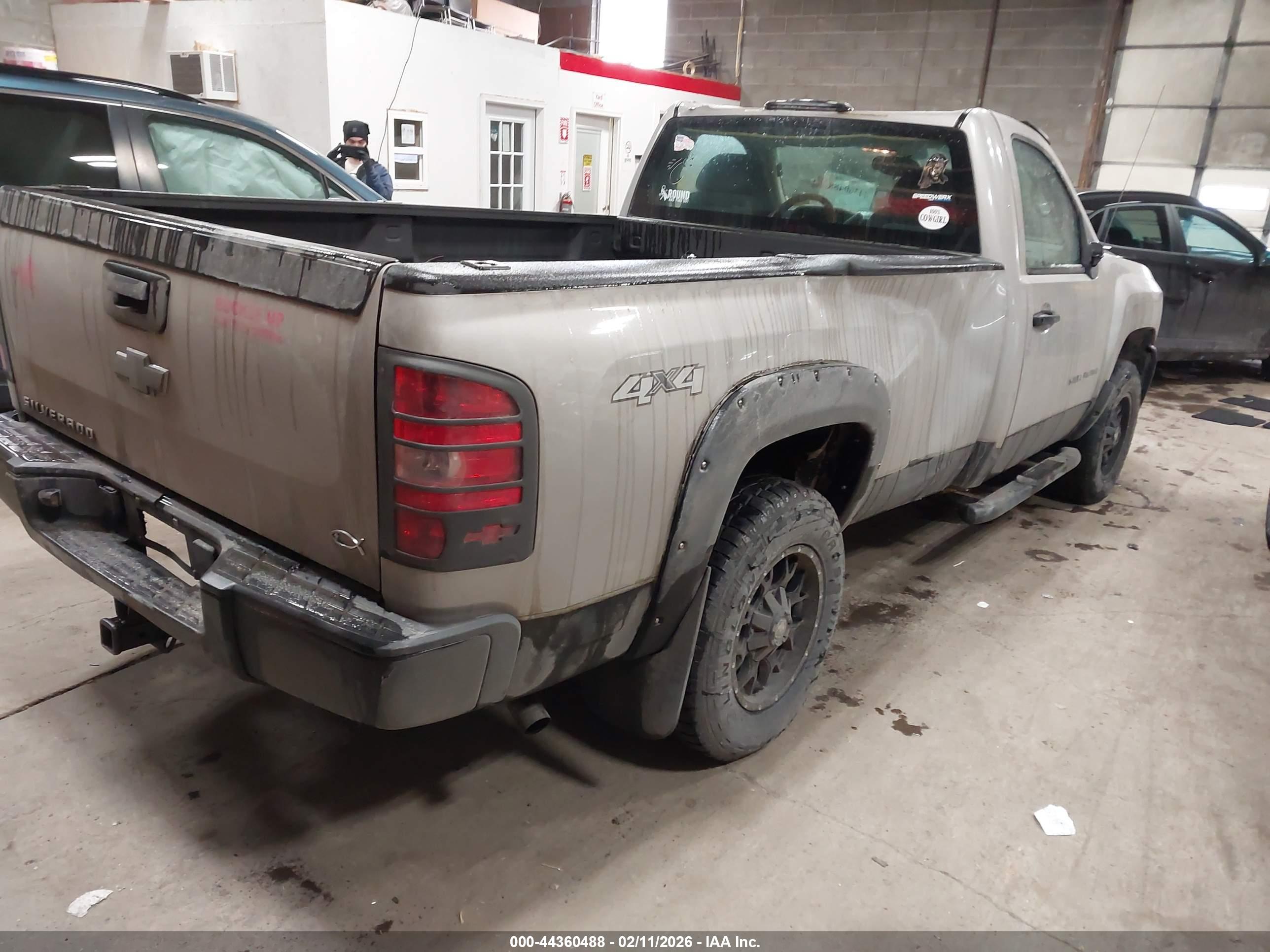 CHEVROLET SILVERADO image 4