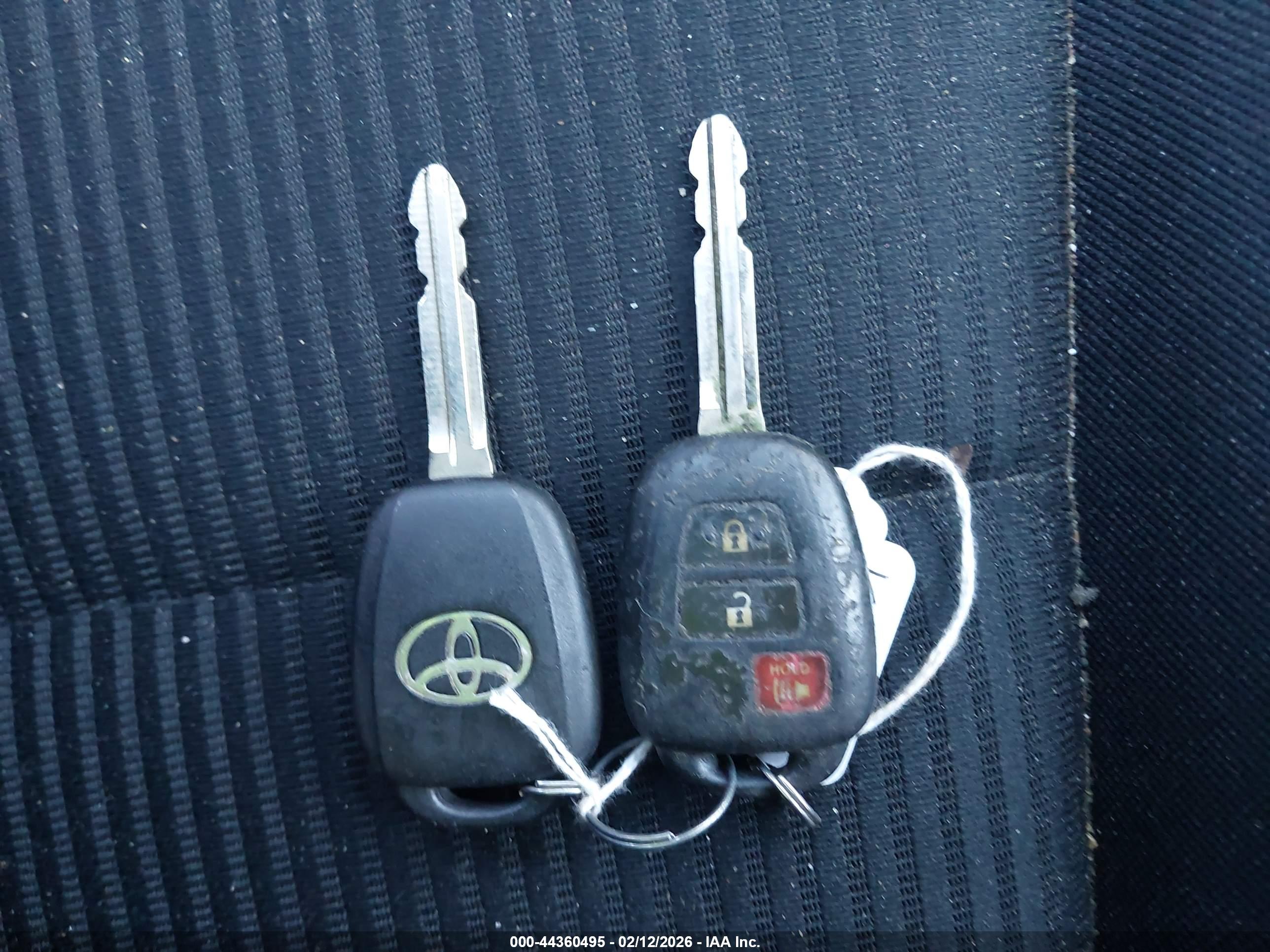 TOYOTA RAV4 image 11